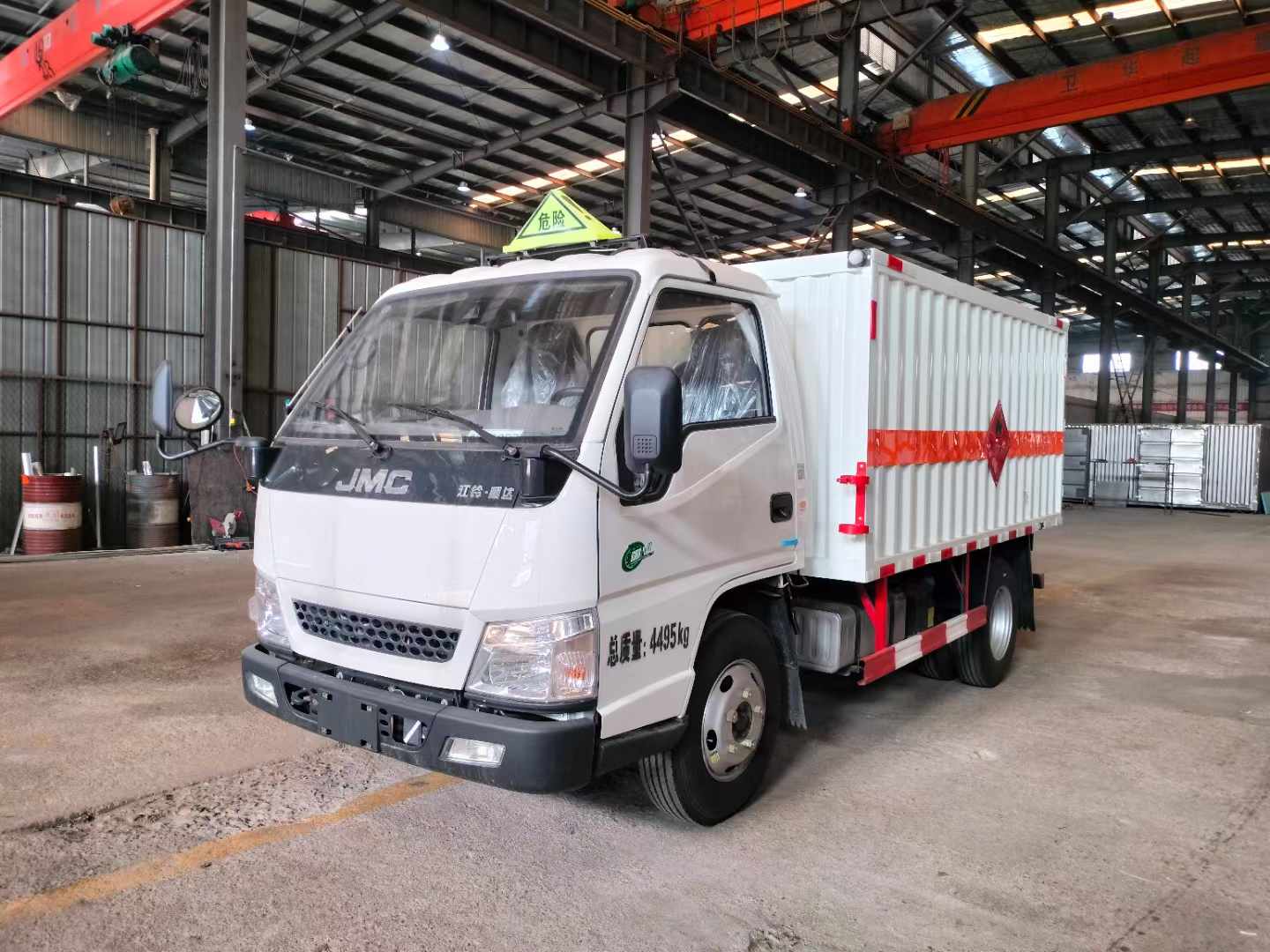 江鈴可進地下室國六危險品車