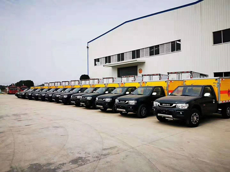 解放某部批量采購慶鈴4*4火工品運輸車