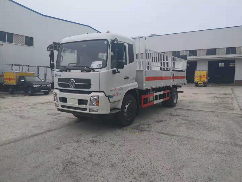 裝卸貨方便，東風天錦帶液壓尾板氣瓶運輸車