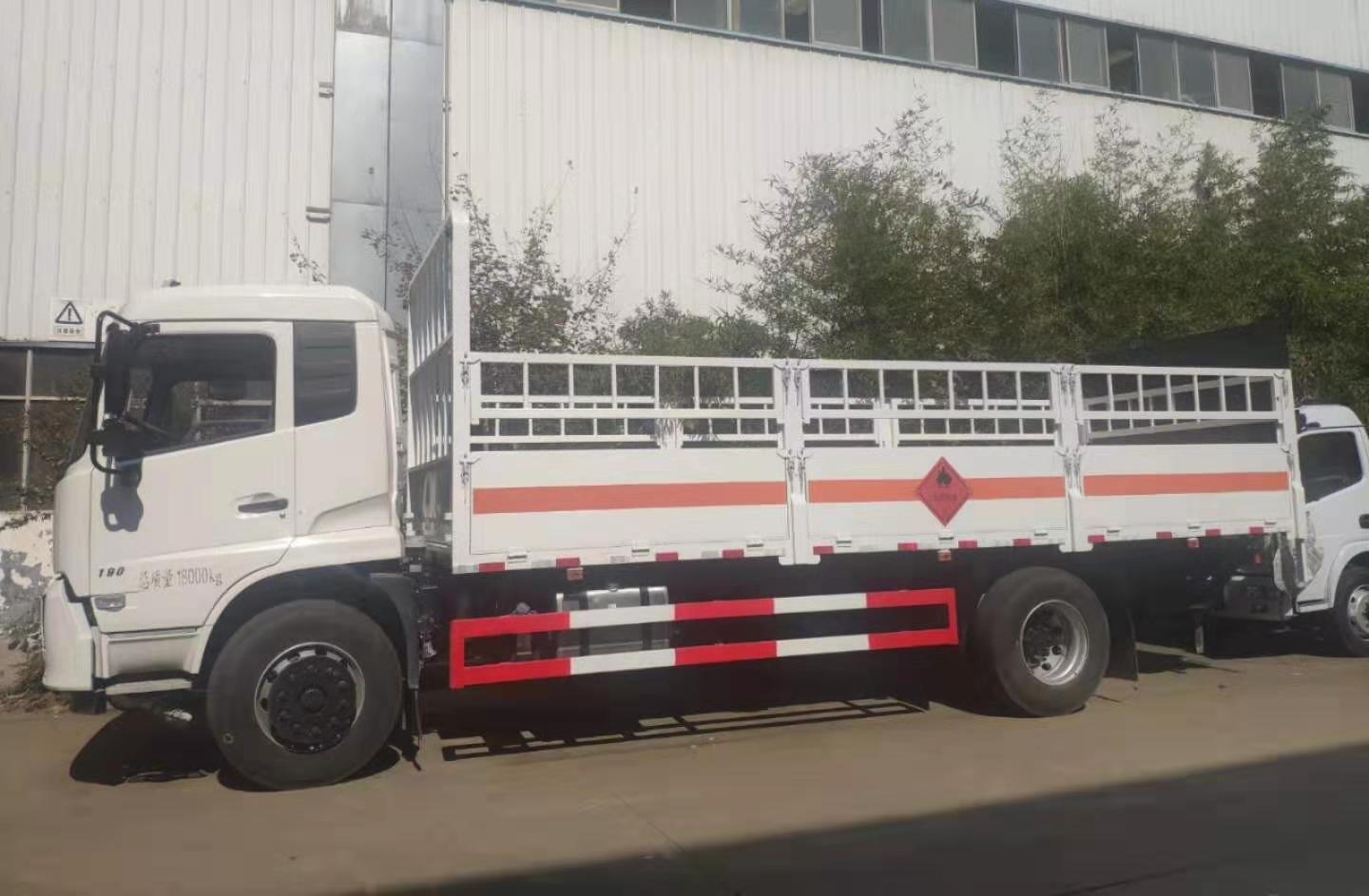 遼寧張總訂購的6.75米東風D9氣瓶運輸車發車