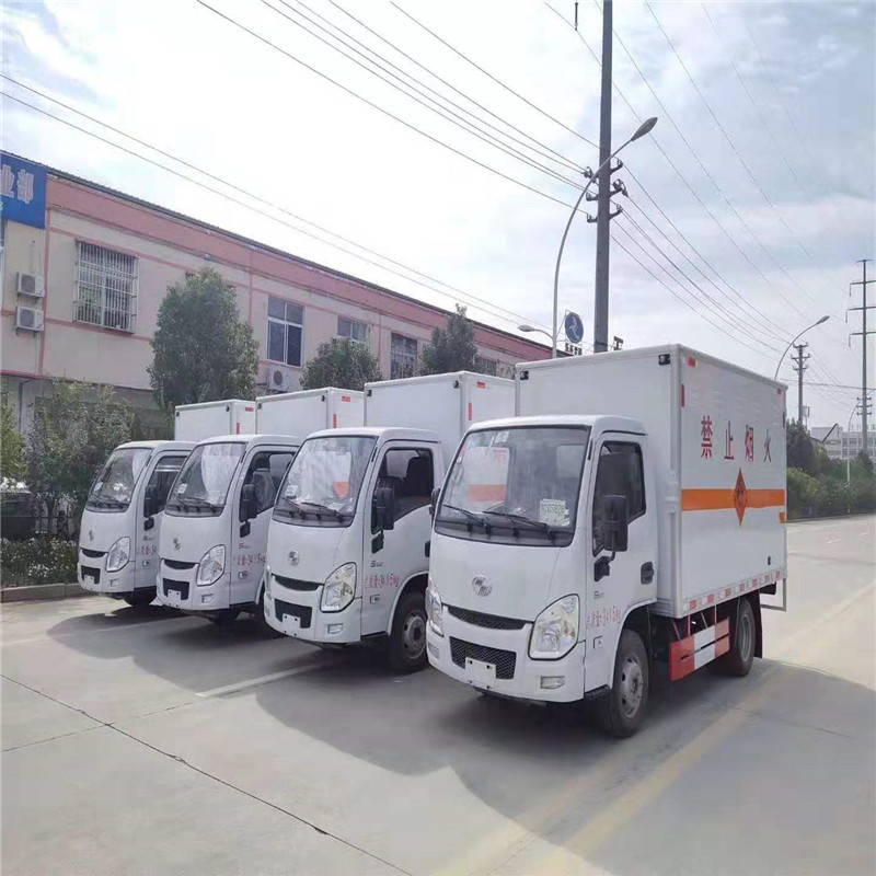 甘肅郭總4臺躍進小福星柴油版國五器材運輸車發車