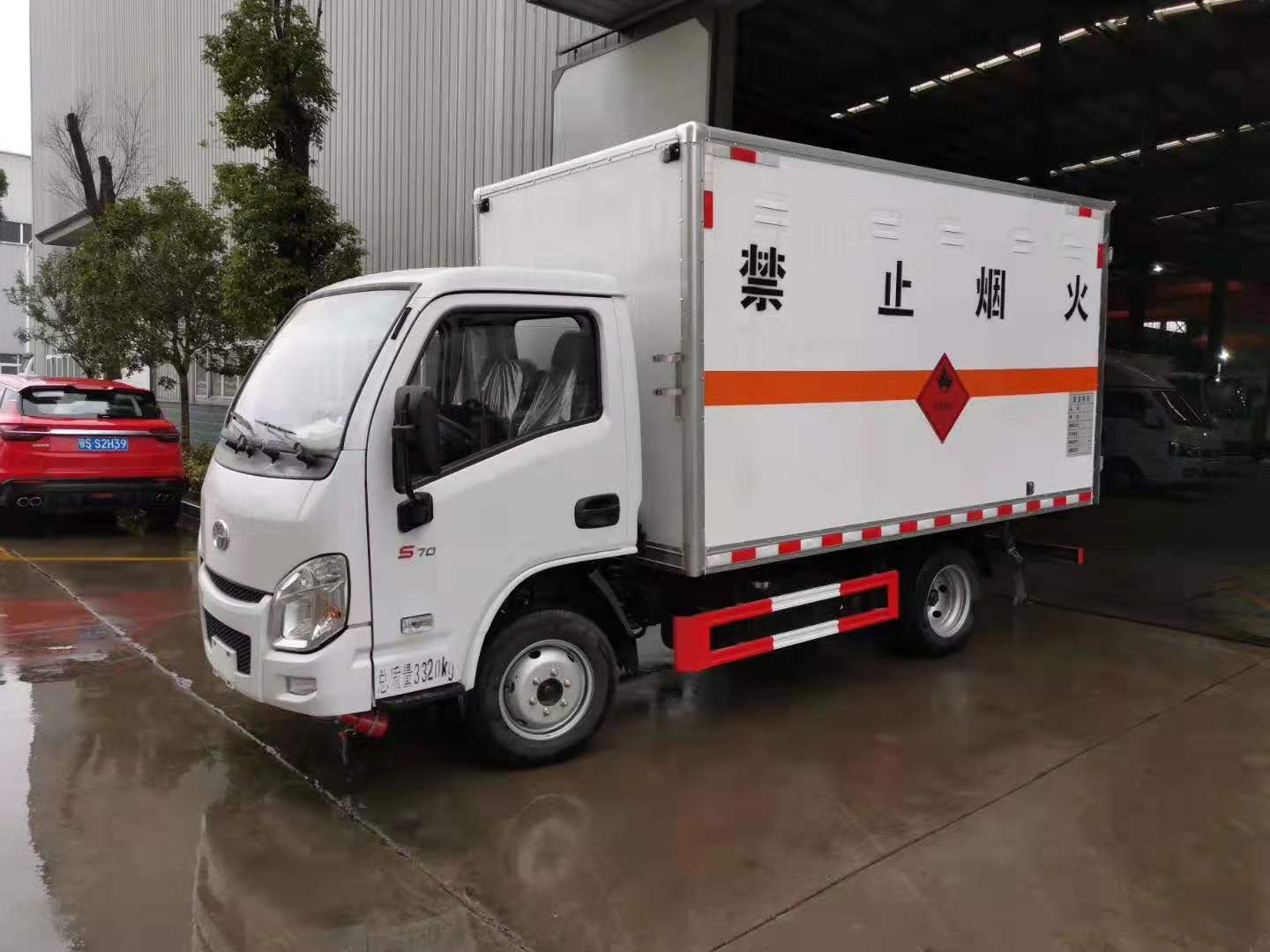 危險(xiǎn)品車上戶要求