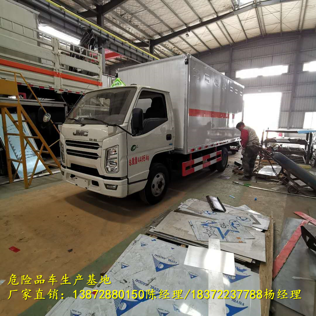 程力專汽帶您細品江鈴國六危險品車