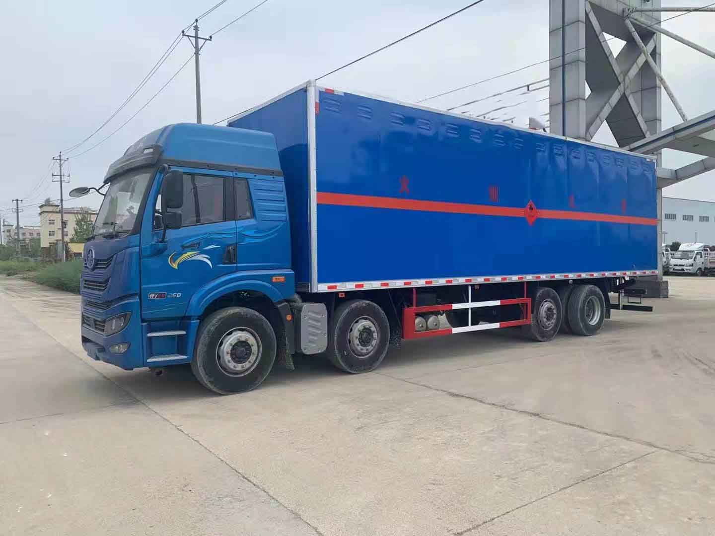 解放悍V前四后六危險品車發車