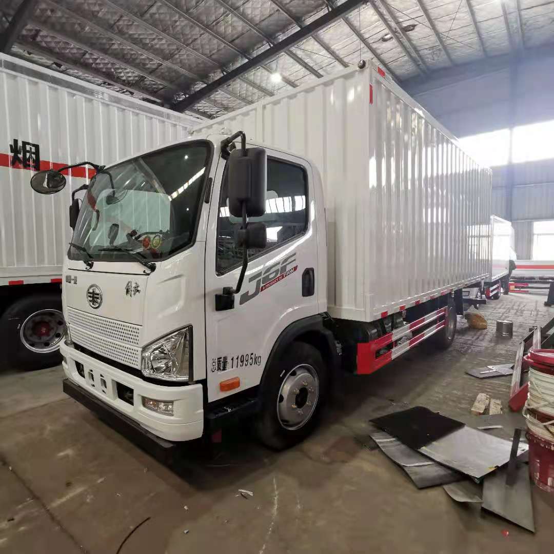 解放5米1國(guó)六帶雙開雙側(cè)門瓦楞板危險(xiǎn)品車