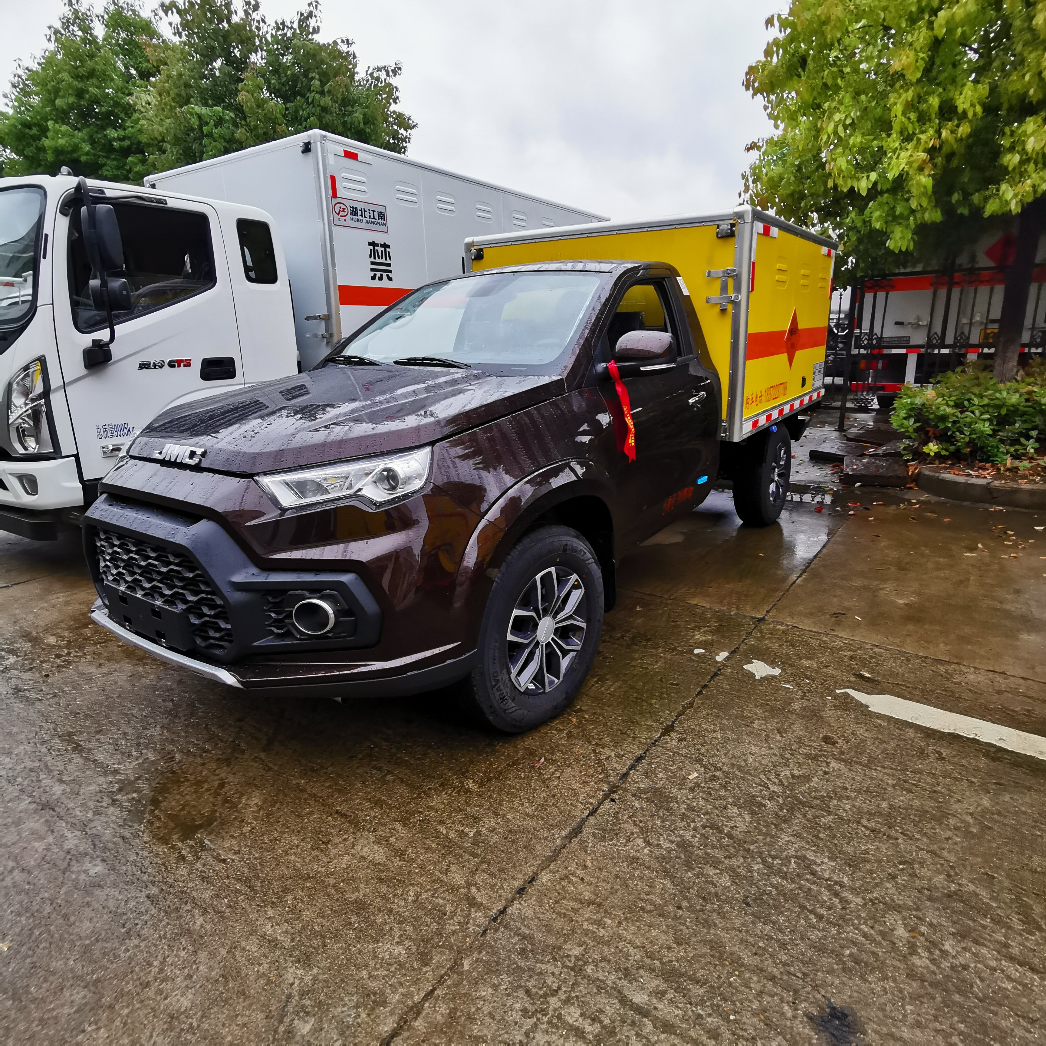 江鈴域虎7皮卡防爆車發(fā)車