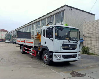 新款車型推薦——東風D9國六帶吊氣瓶車