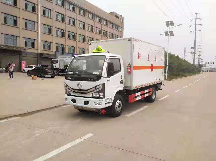 東風D6黃牌國六易燃液體廂式運輸車