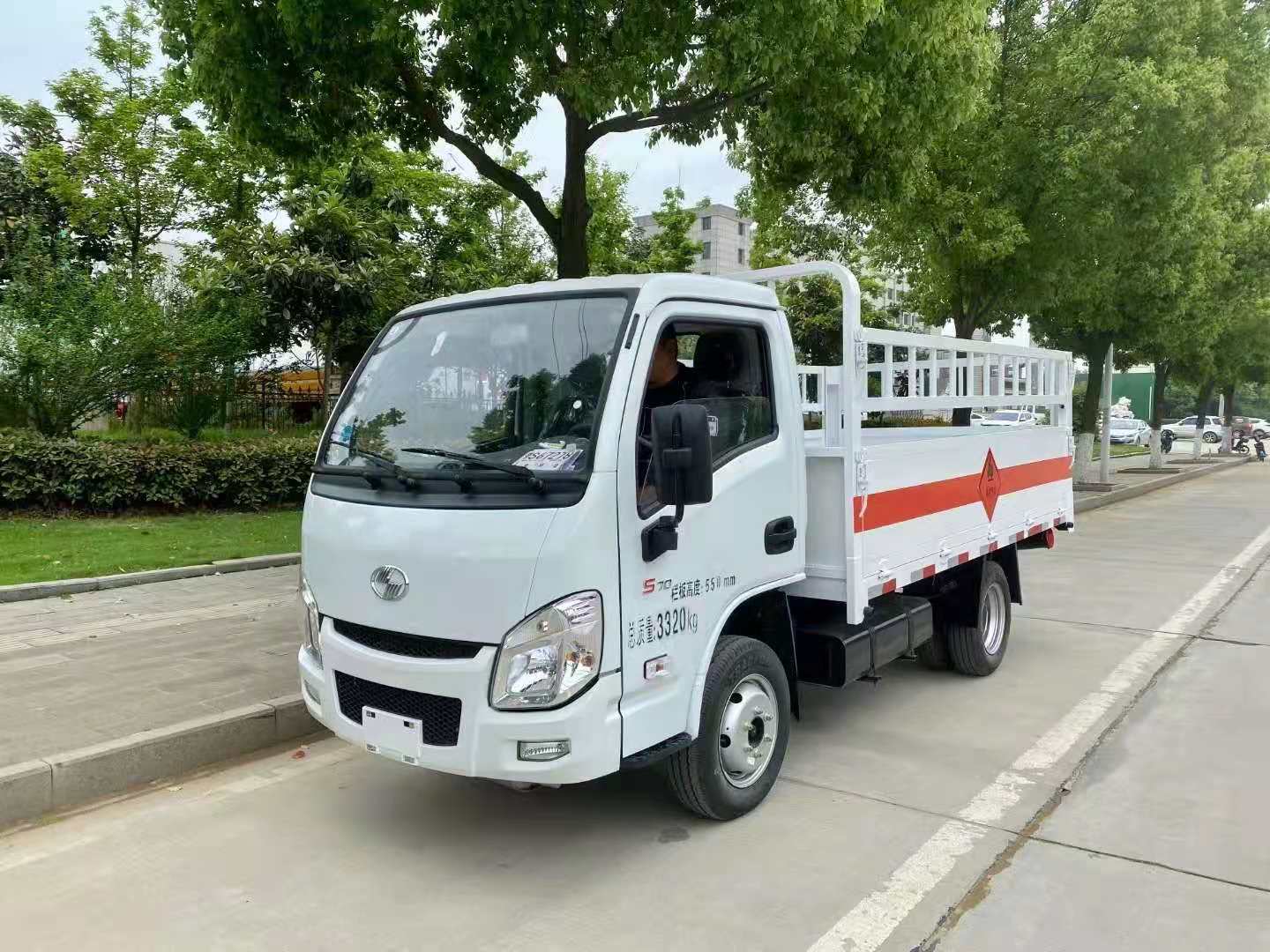 躍進(jìn)國六汽油氣瓶運(yùn)輸車