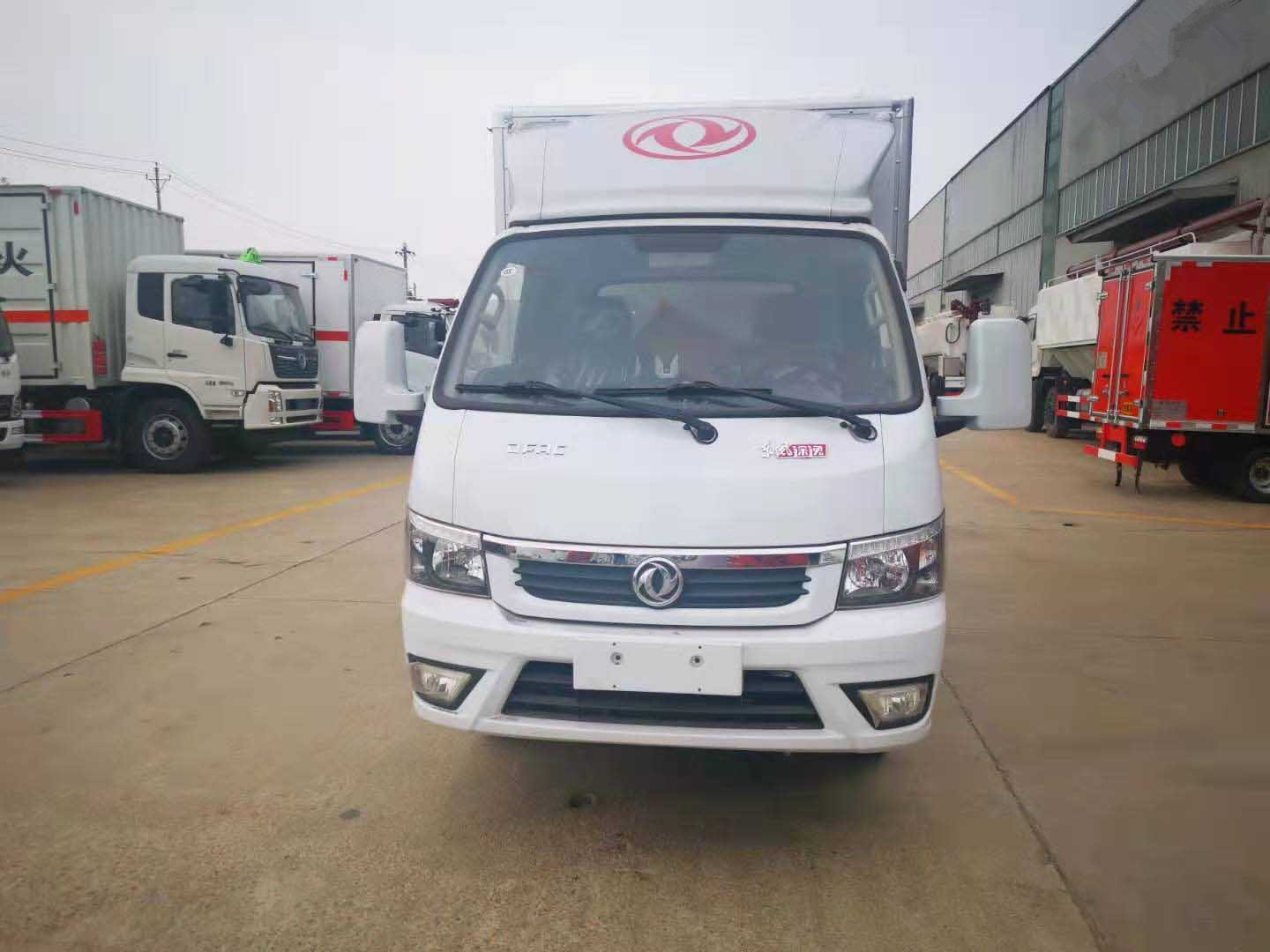 東風途逸柴油帶隔艙防爆車