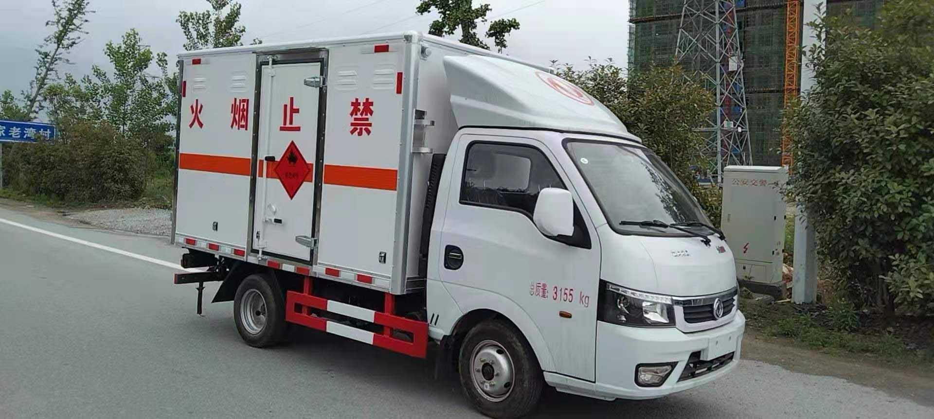 東風途逸國六柴油易燃液體廂式運輸車