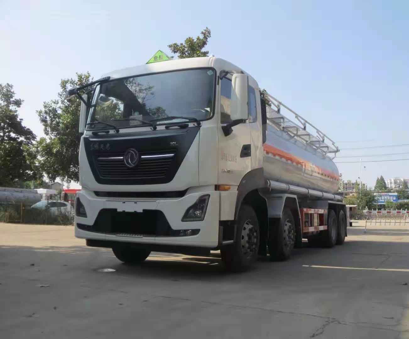 東風天龍國六前四后八腐蝕品罐式車