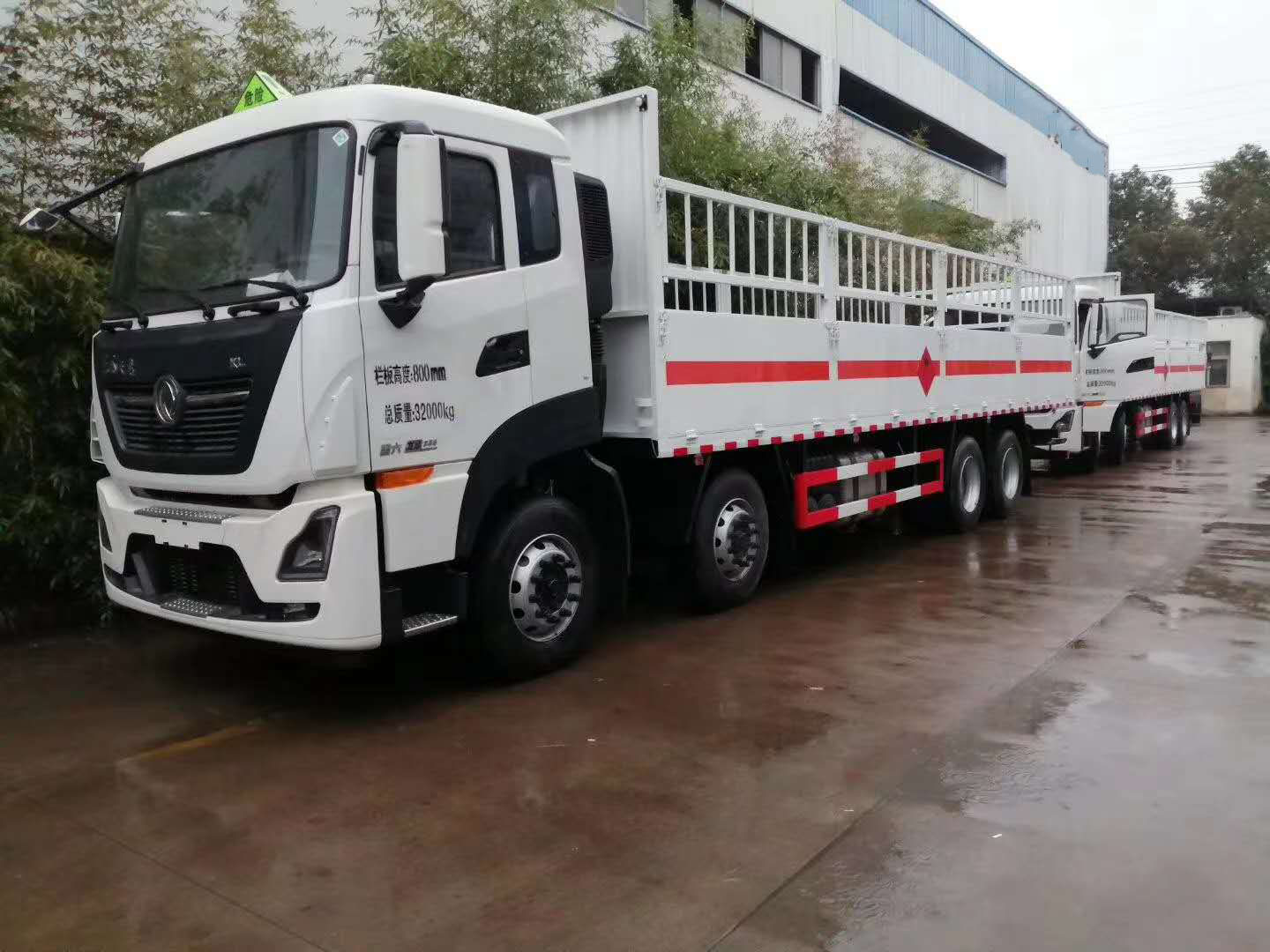 新款車型推薦——東風天龍前四后八國六氣瓶車