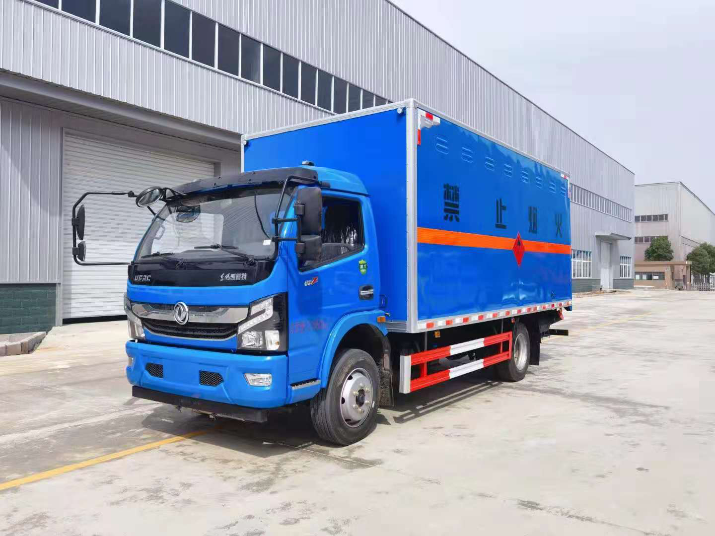 東風凱普特藍色5米1國六危險品車