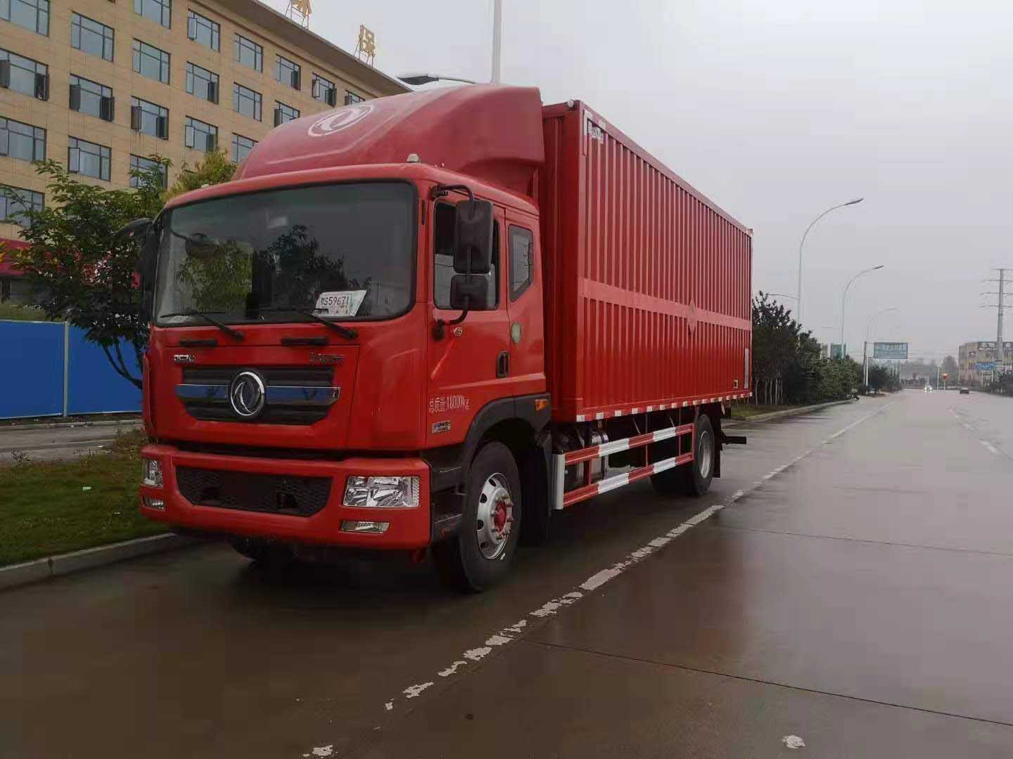 紅色東風D9國六瓦楞板易燃氣體廂式運輸車