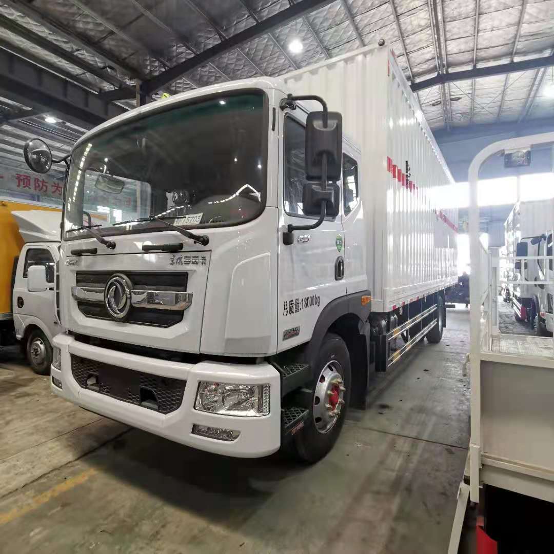 7米6東風D9雜項瓦楞板危貨車