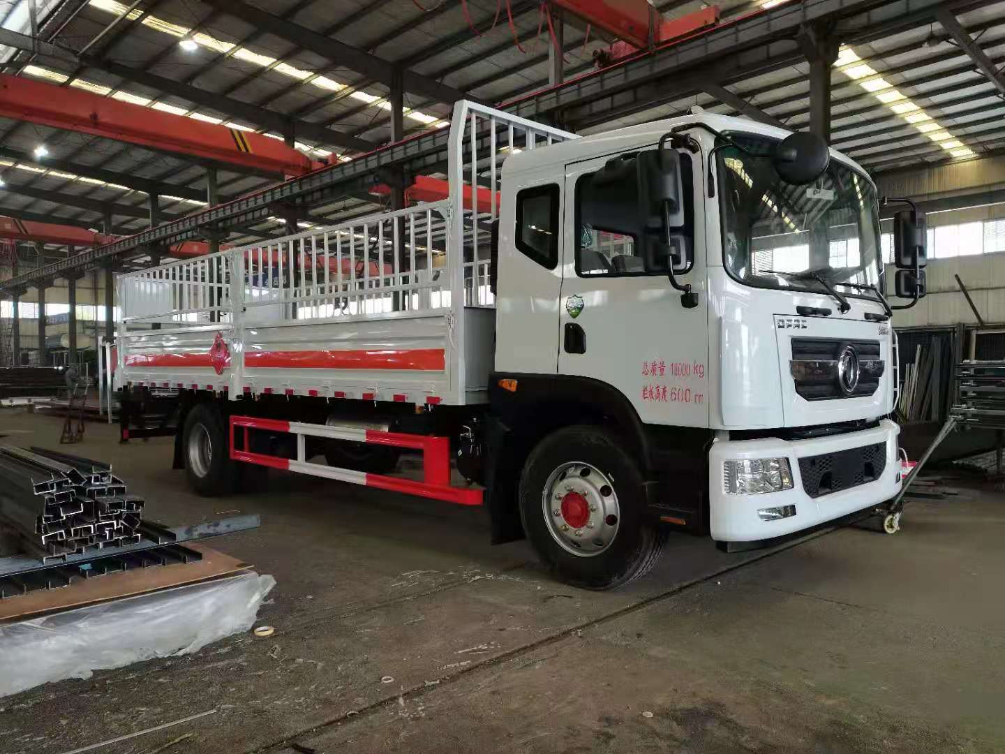 東風D9國六7米6氣瓶運輸車