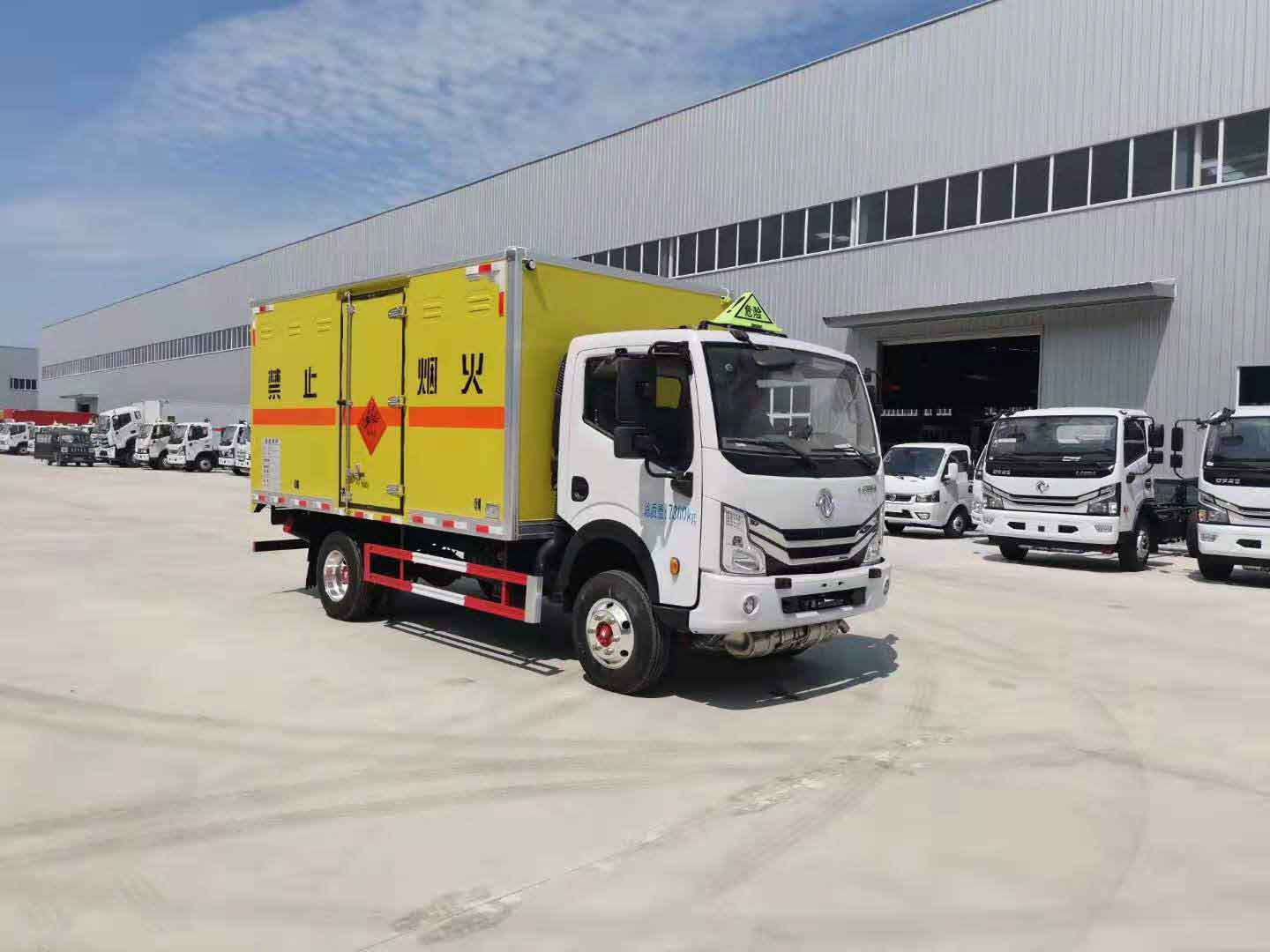 東風多利卡玉柴140馬力爆破器材運輸車