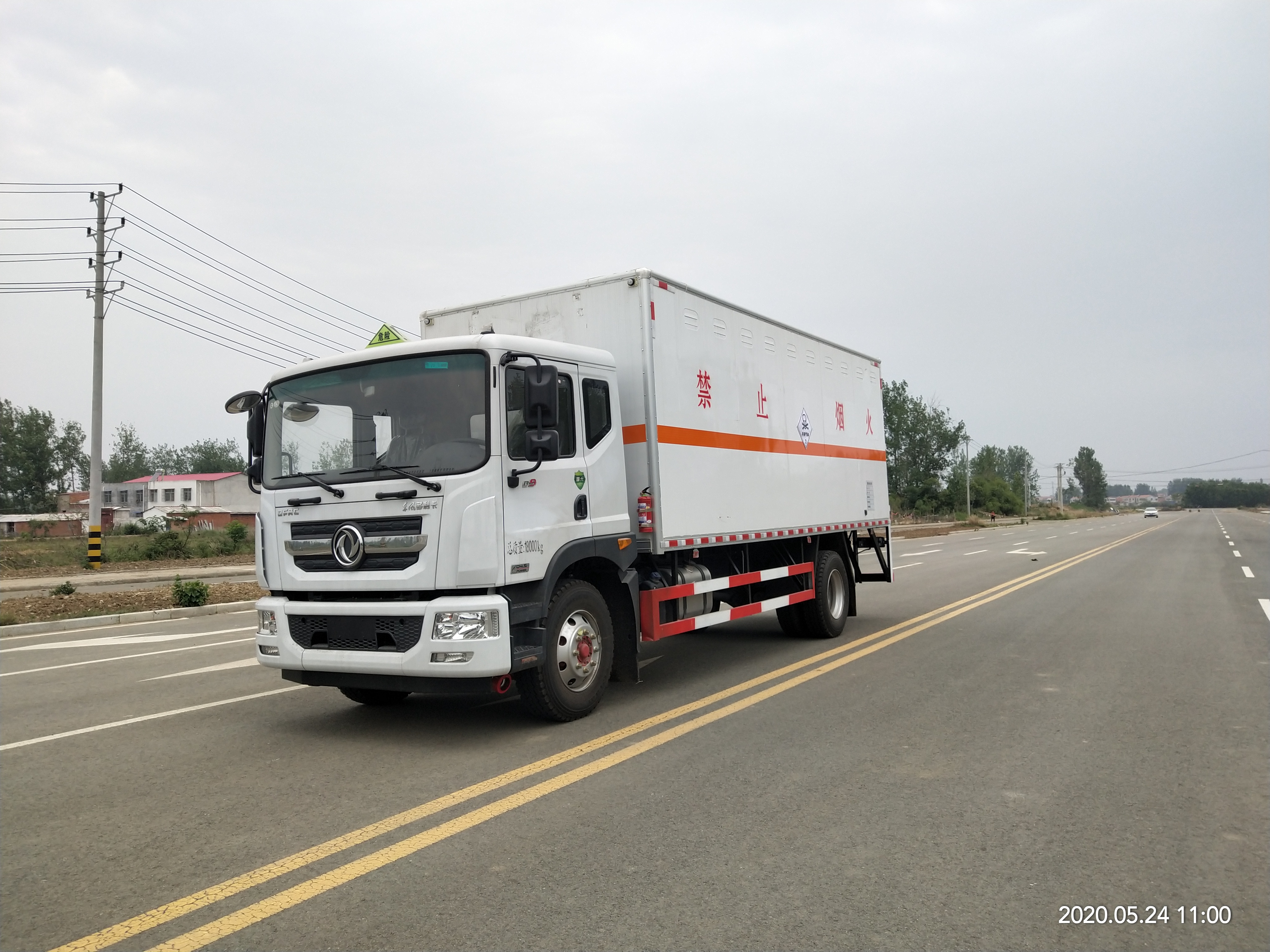 東風D9國六毒性氣體廂式運輸車詳細配置