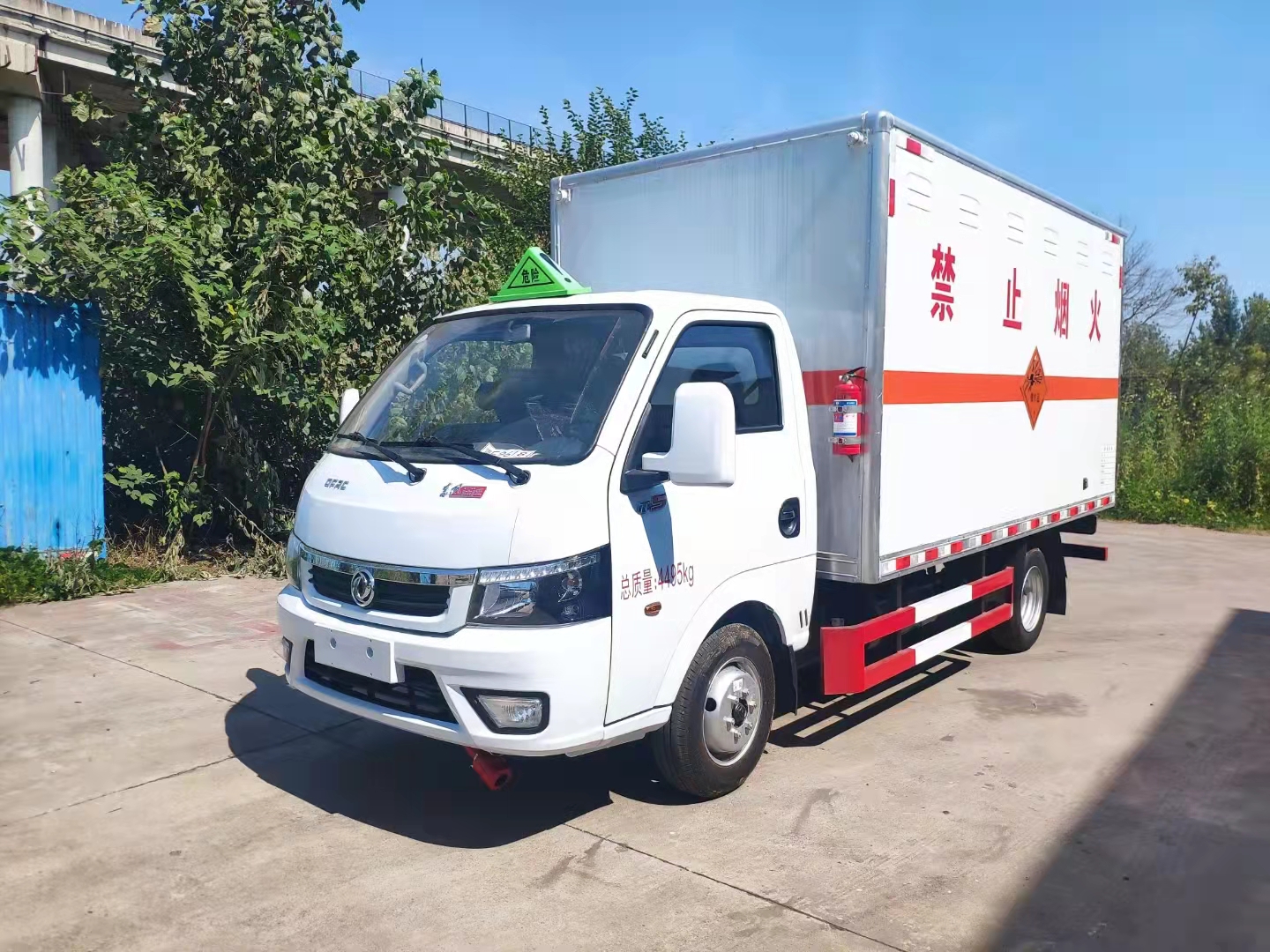 東風(fēng)途逸3.79米柴油國(guó)六爆破車