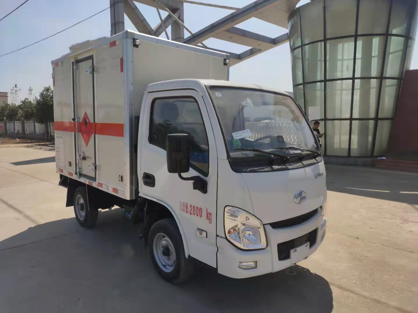 躍進(jìn)后單輪國六危險品車