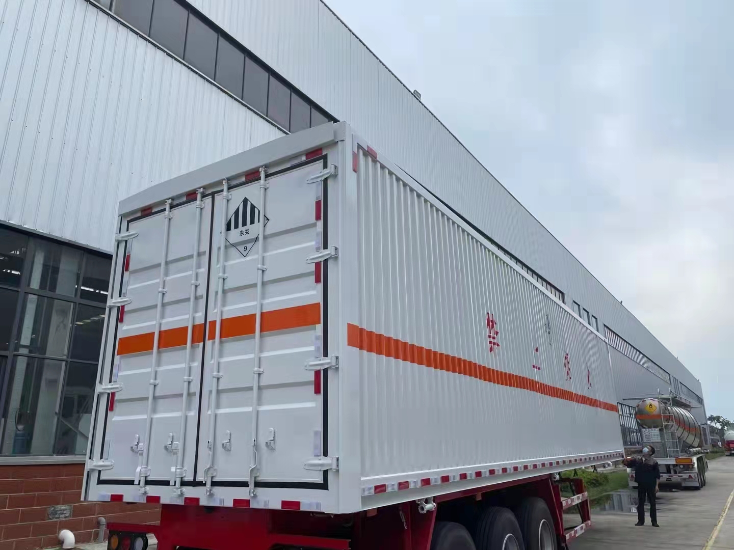 半掛翼展雜項(xiàng)危險(xiǎn)品車