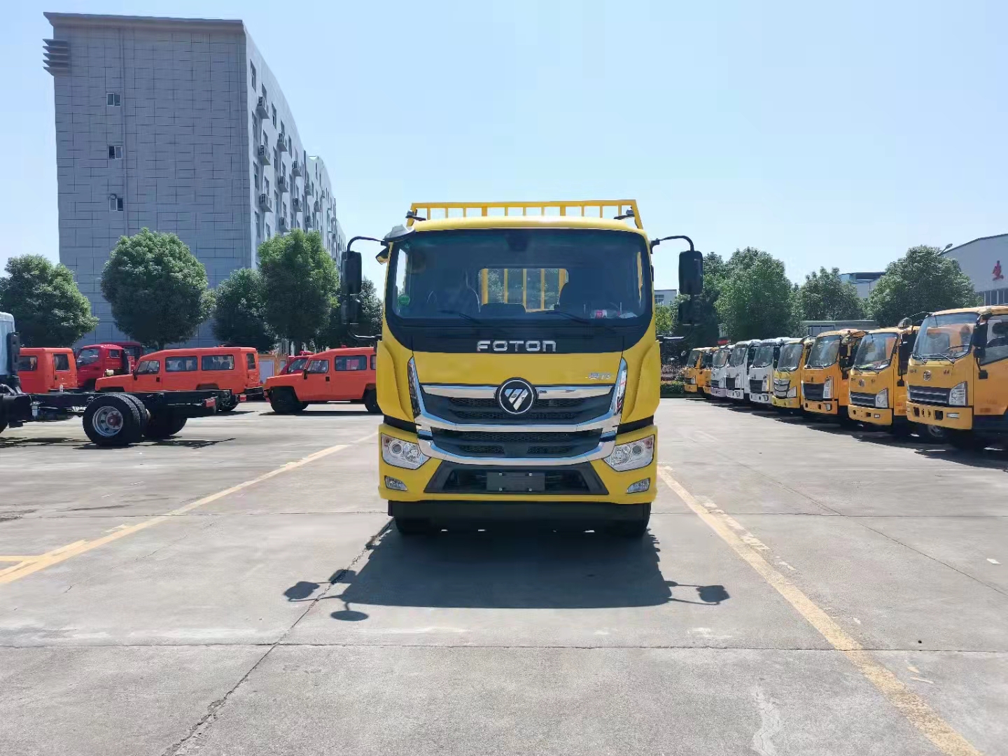 福田大黃蜂國六6米8氣瓶運輸車