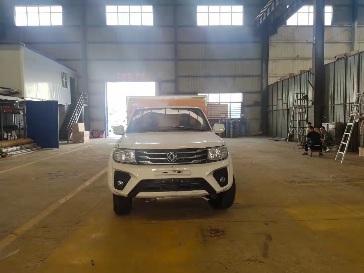 東風日產四驅皮卡國六民爆器材運輸車