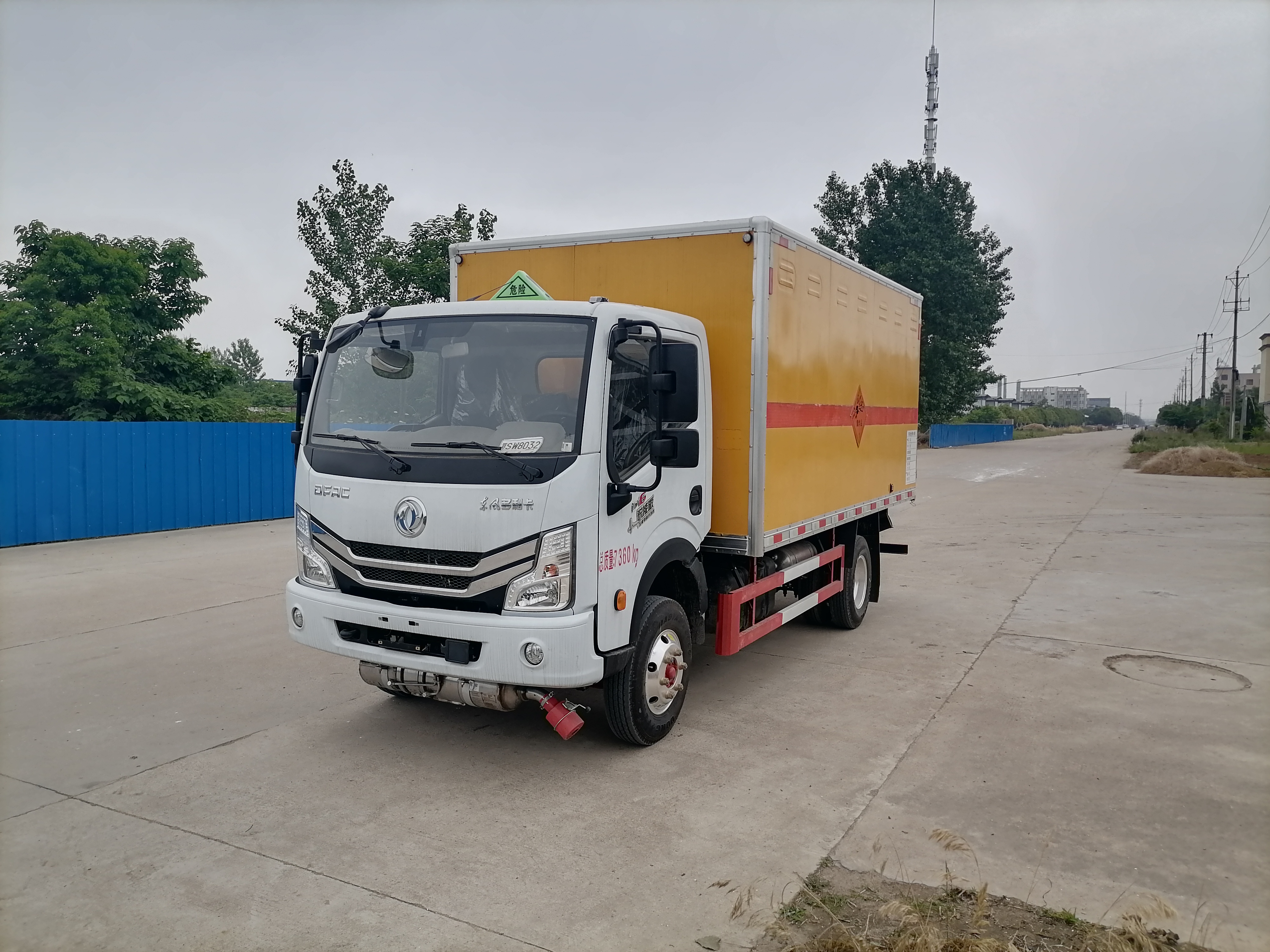 4米2東風國六煙花爆竹運輸車