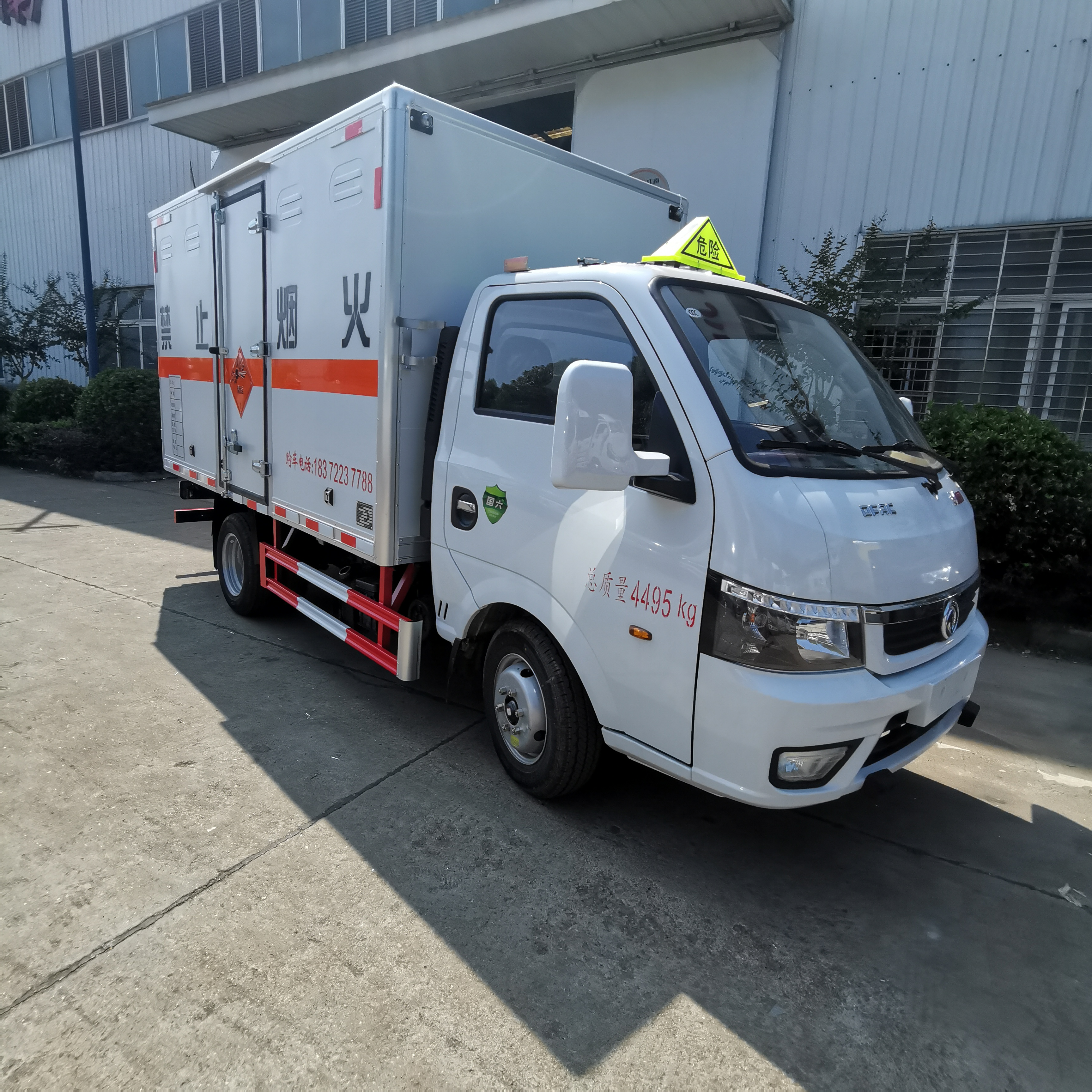 東風途逸柴油3米5國六爆炸品運輸車