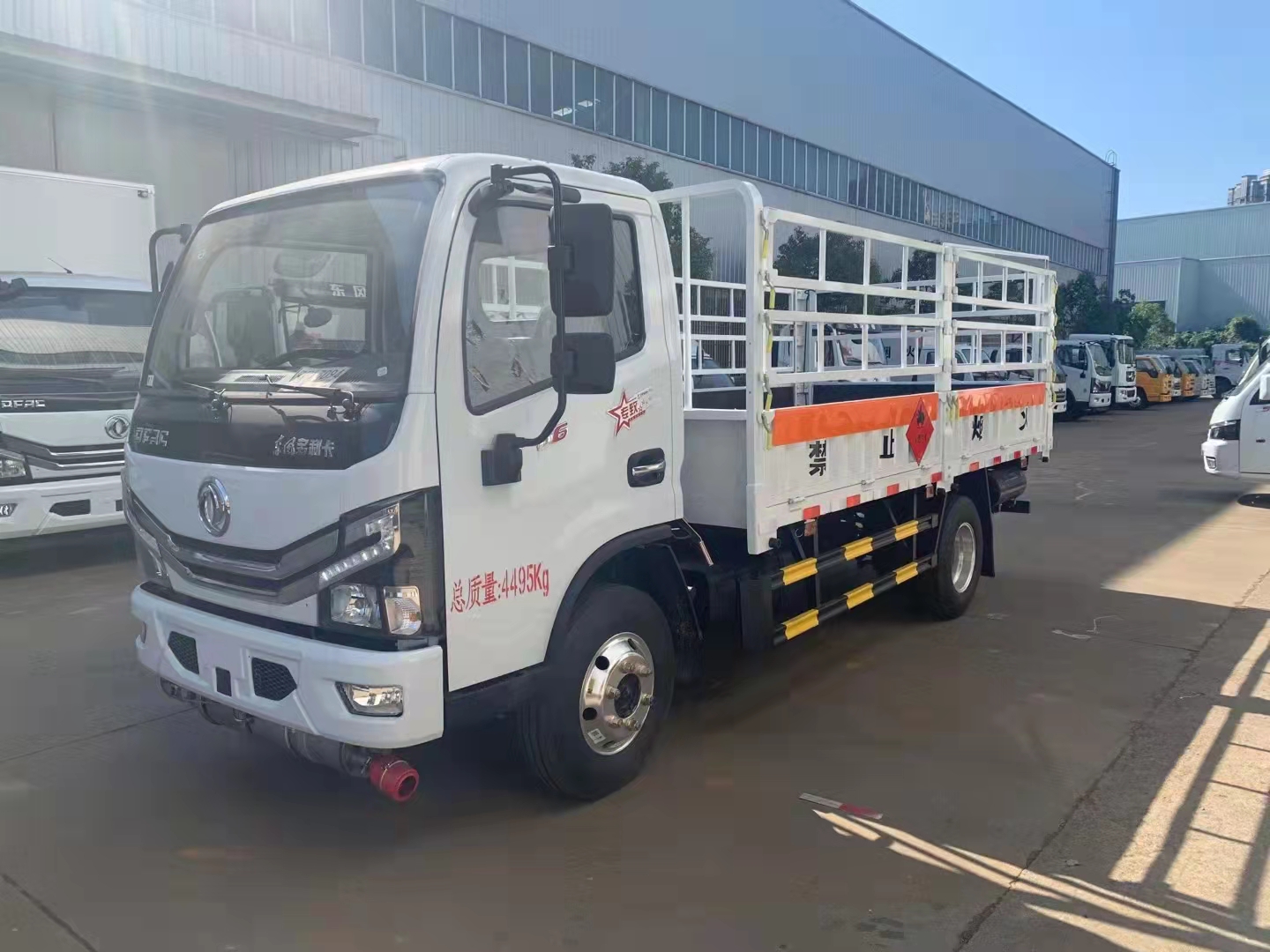 4米2東風多利卡全柴115馬力氣瓶車