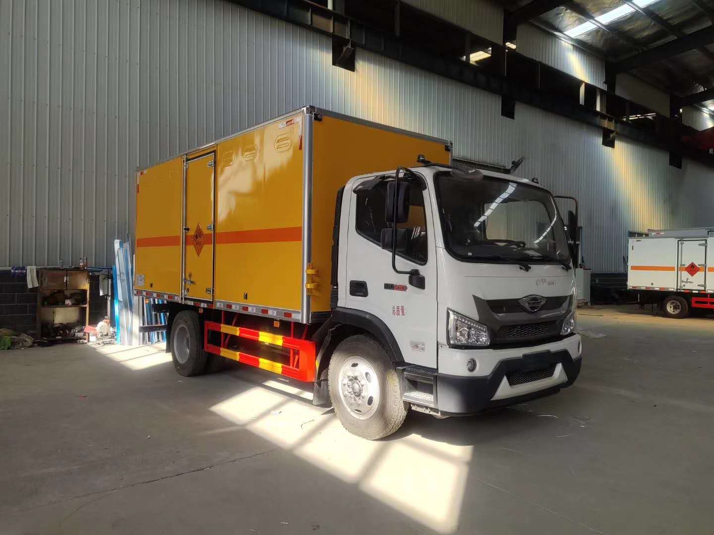 山區專用福田時代5米1爆破器材運輸車