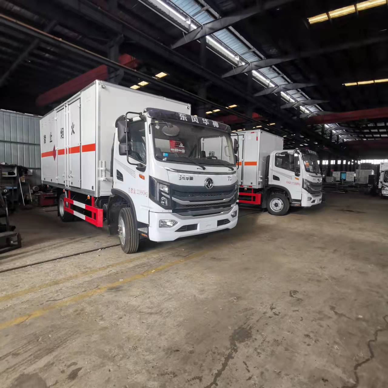 浙江李總訂購2臺東風華神T3國六危險品車