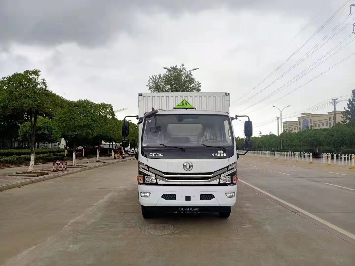 東風多利卡國六4米2瓦楞板危險品車（額載5噸）