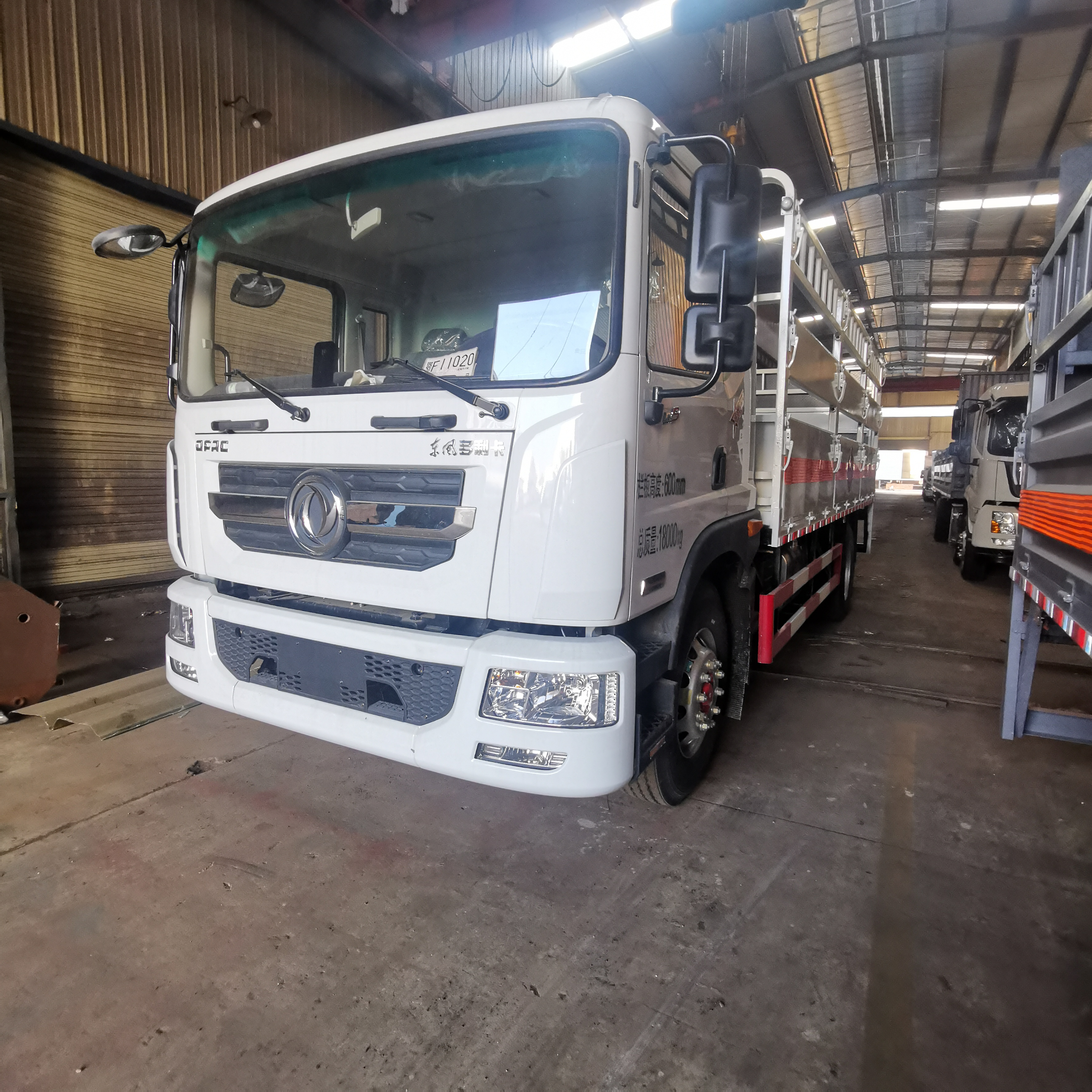 東風D9國六帶三層高欄氣瓶車