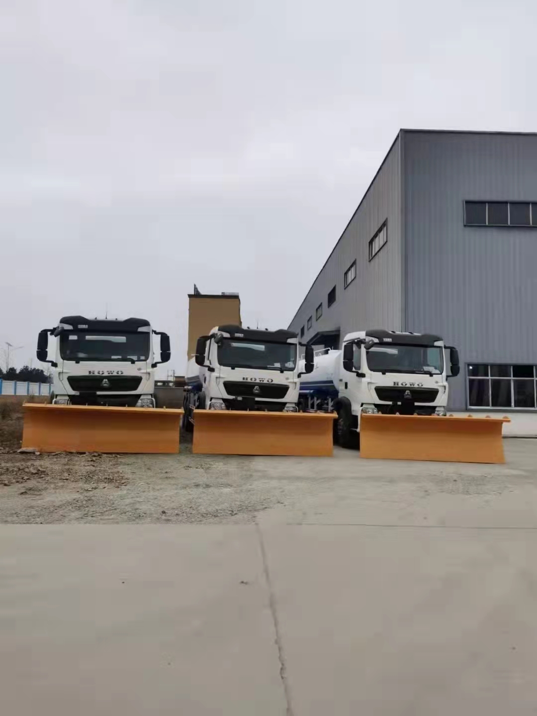 灑水車裝雪鏟，冬天用得也很愉快