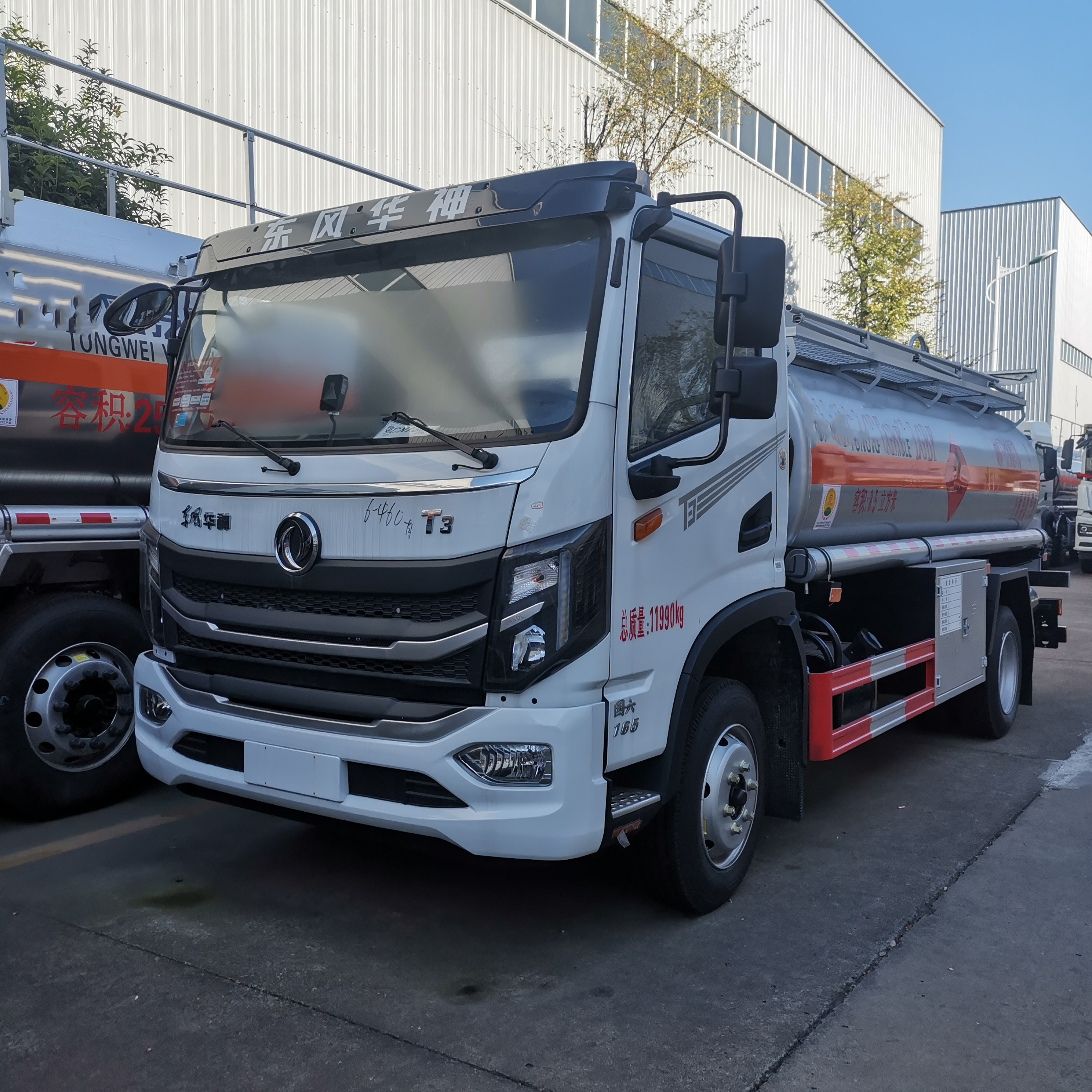 東風(fēng)華神T3國六小八檔油罐車