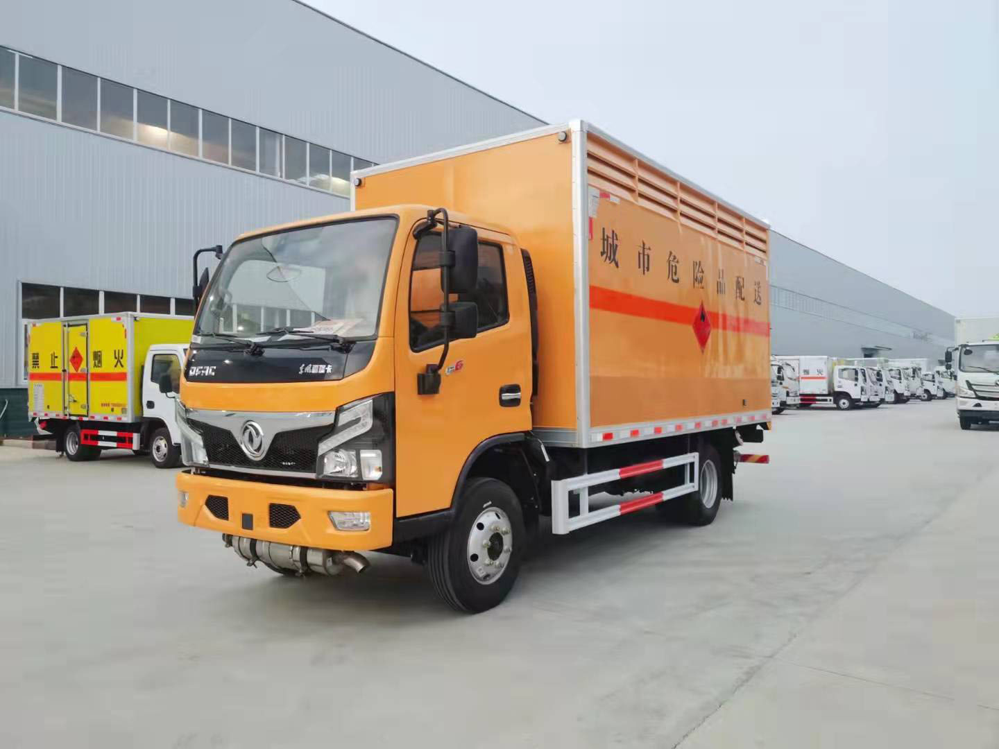 不是所有的車都叫福瑞卡F6易燃?xì)怏w廂式運(yùn)輸車