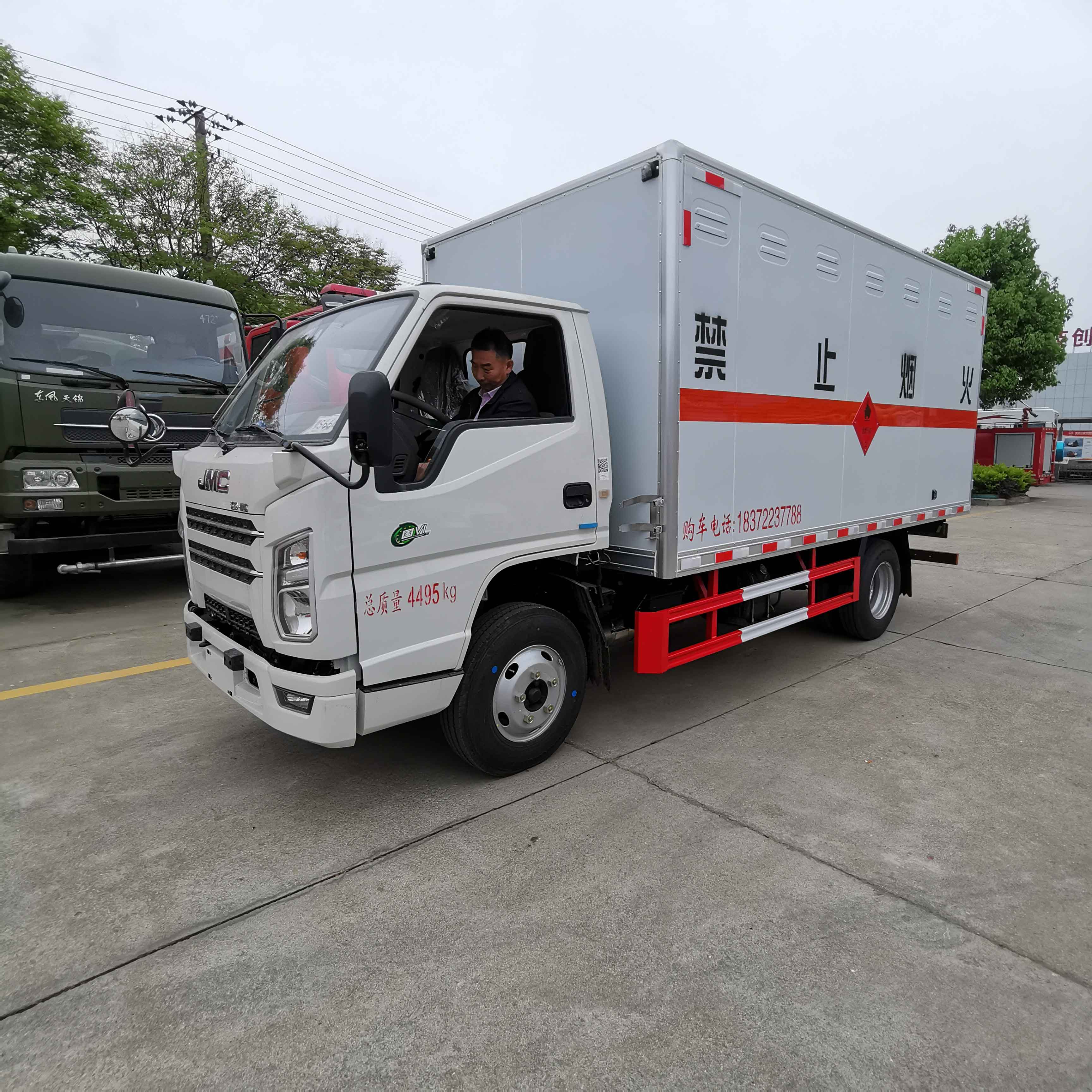 江鈴大排量藍牌危險品車現車