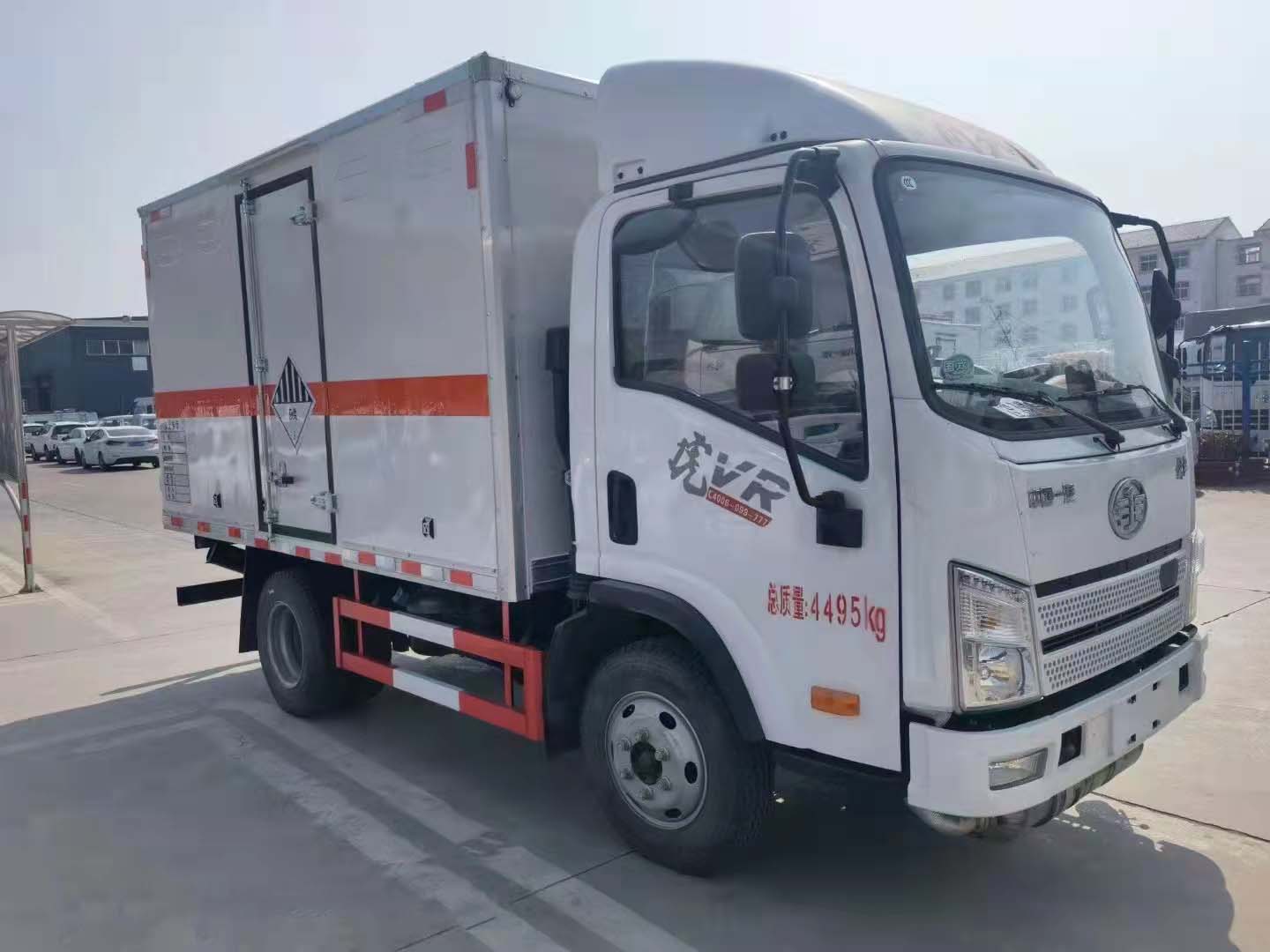 解放虎V短軸距3米4國六危險品車