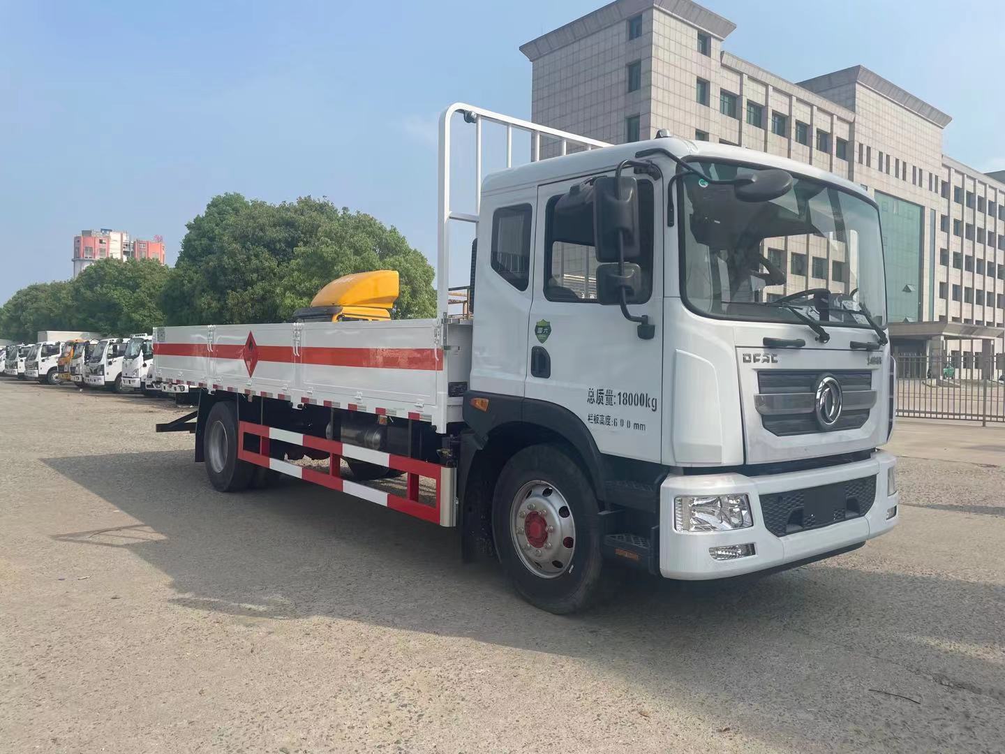 東風D9國六低欄板氣瓶車好上牌