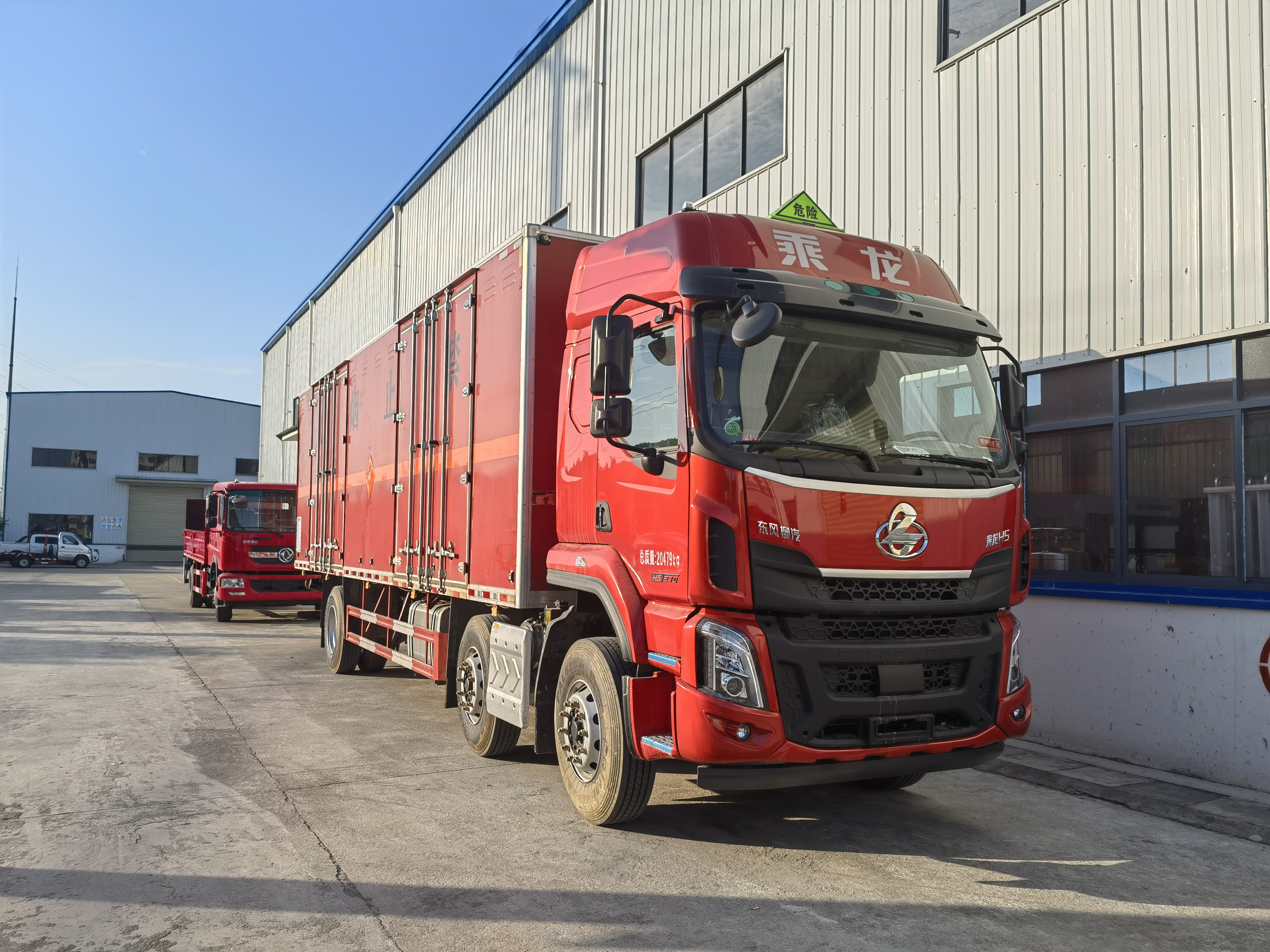 新款車型——柳汽三軸國六爆破器材運輸車