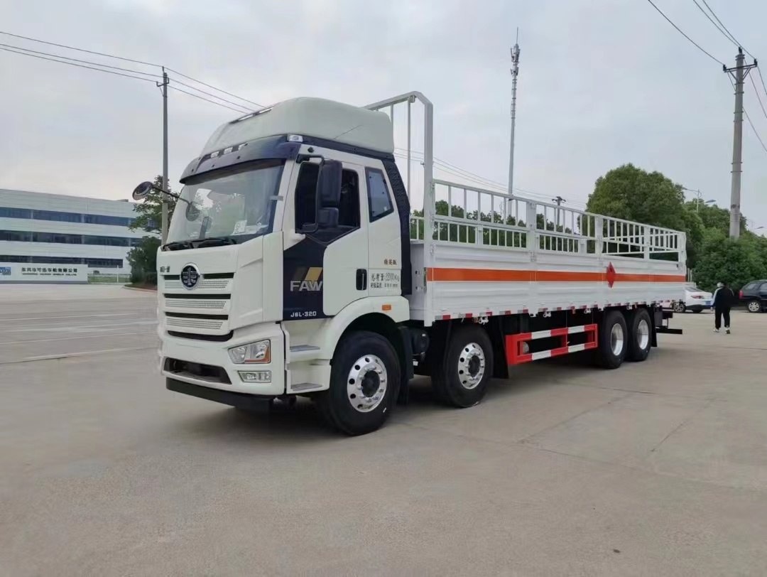 解放J6L前四后八氣瓶運(yùn)輸車