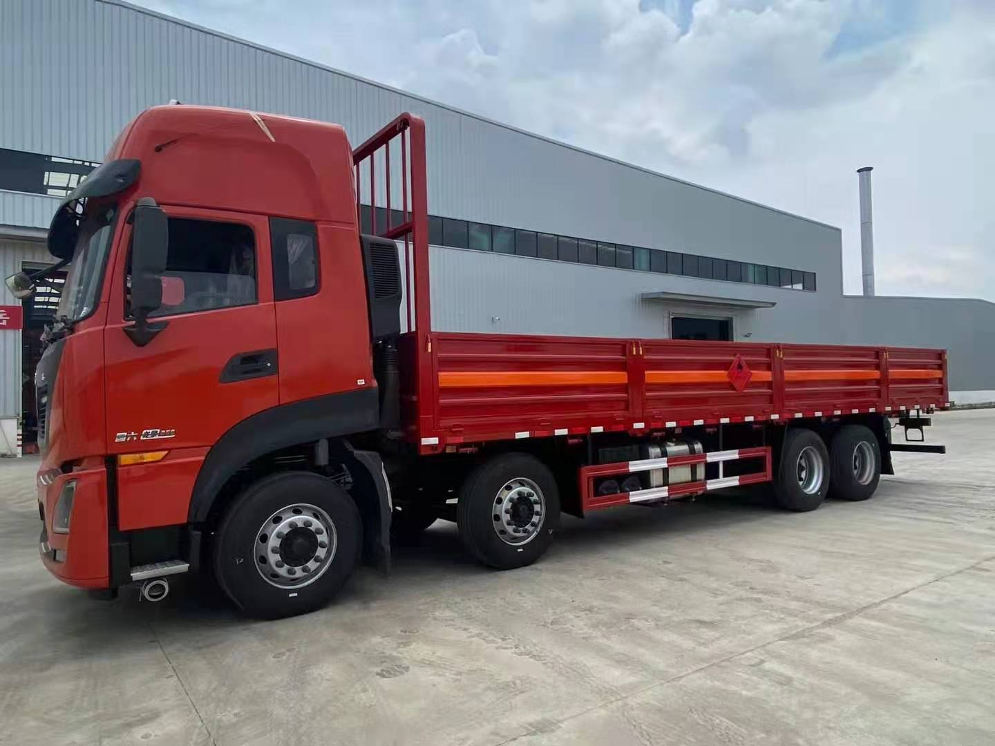 東風(fēng)天龍前四后八國六氣瓶車