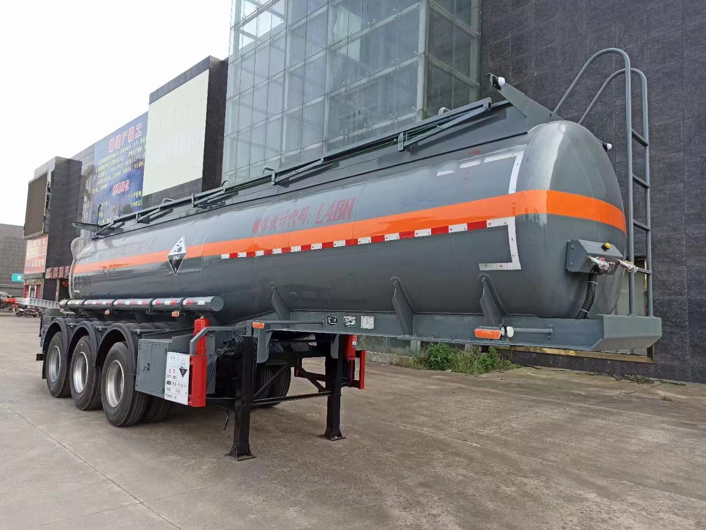 拉濃硫酸專用腐蝕品半掛運(yùn)輸車