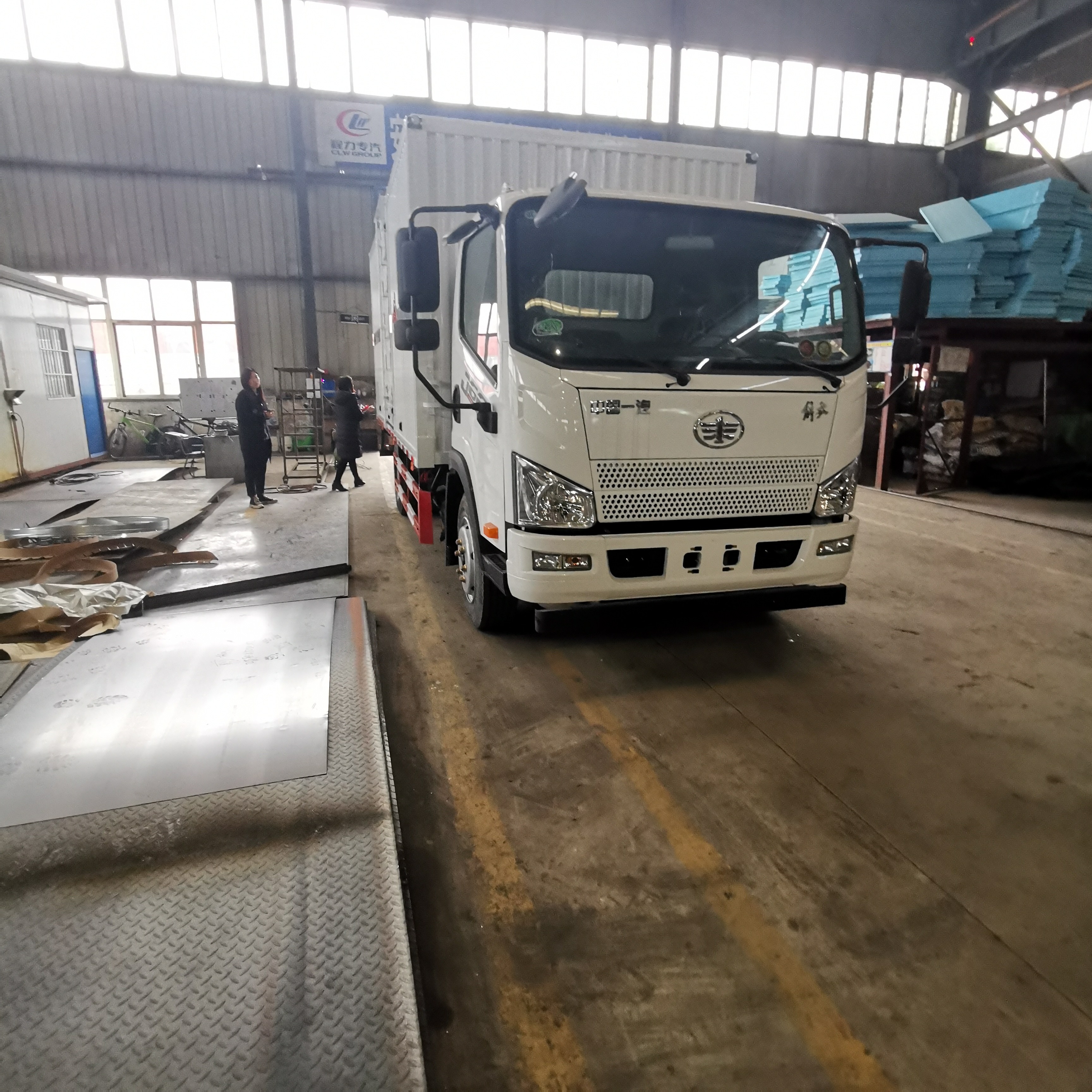 5米1解放J6F國六瓦楞板危險品車