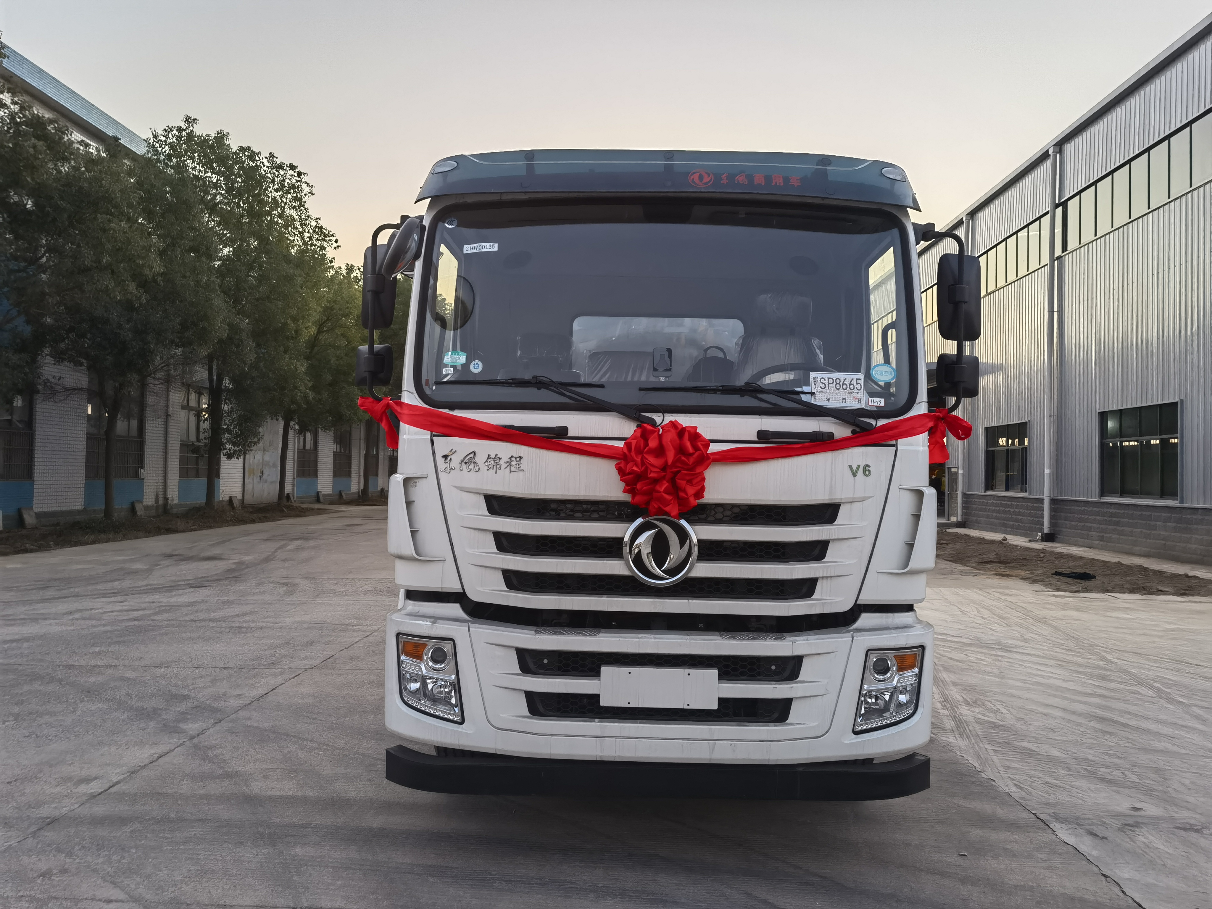 東風錦程后雙橋國六腐蝕品罐式車