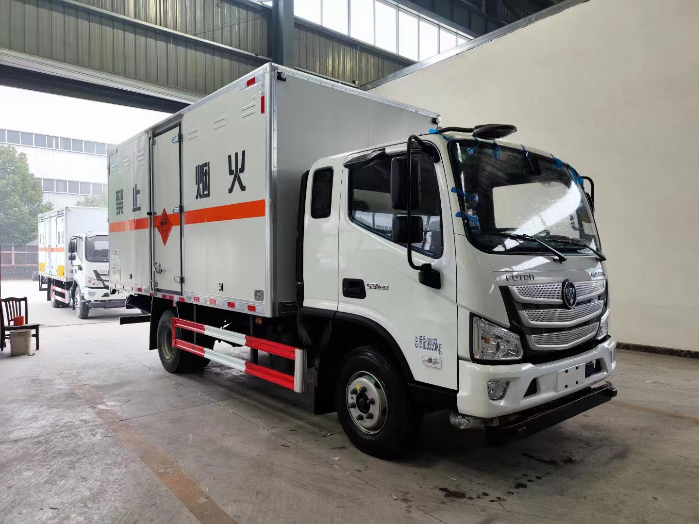 福田歐馬可排半5噸爆破器材運(yùn)輸車(chē)