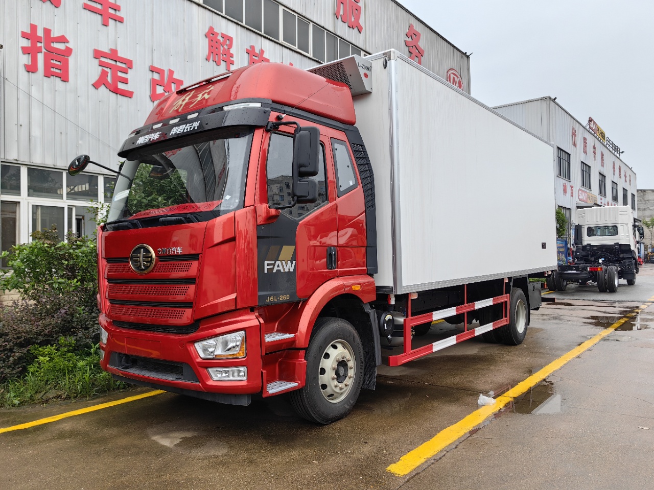 解放J6L國六300馬力6.8米冷藏車