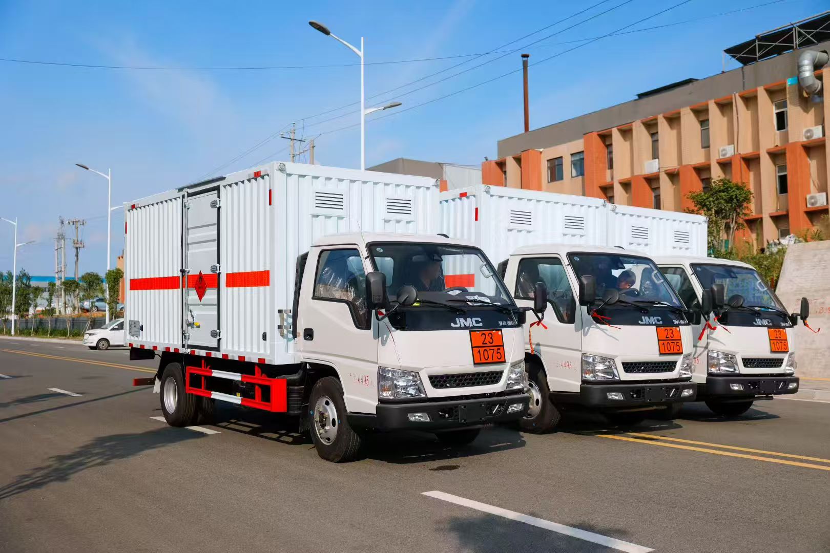 江西李總批量訂購三臺江鈴順達國六易燃氣體廂式車